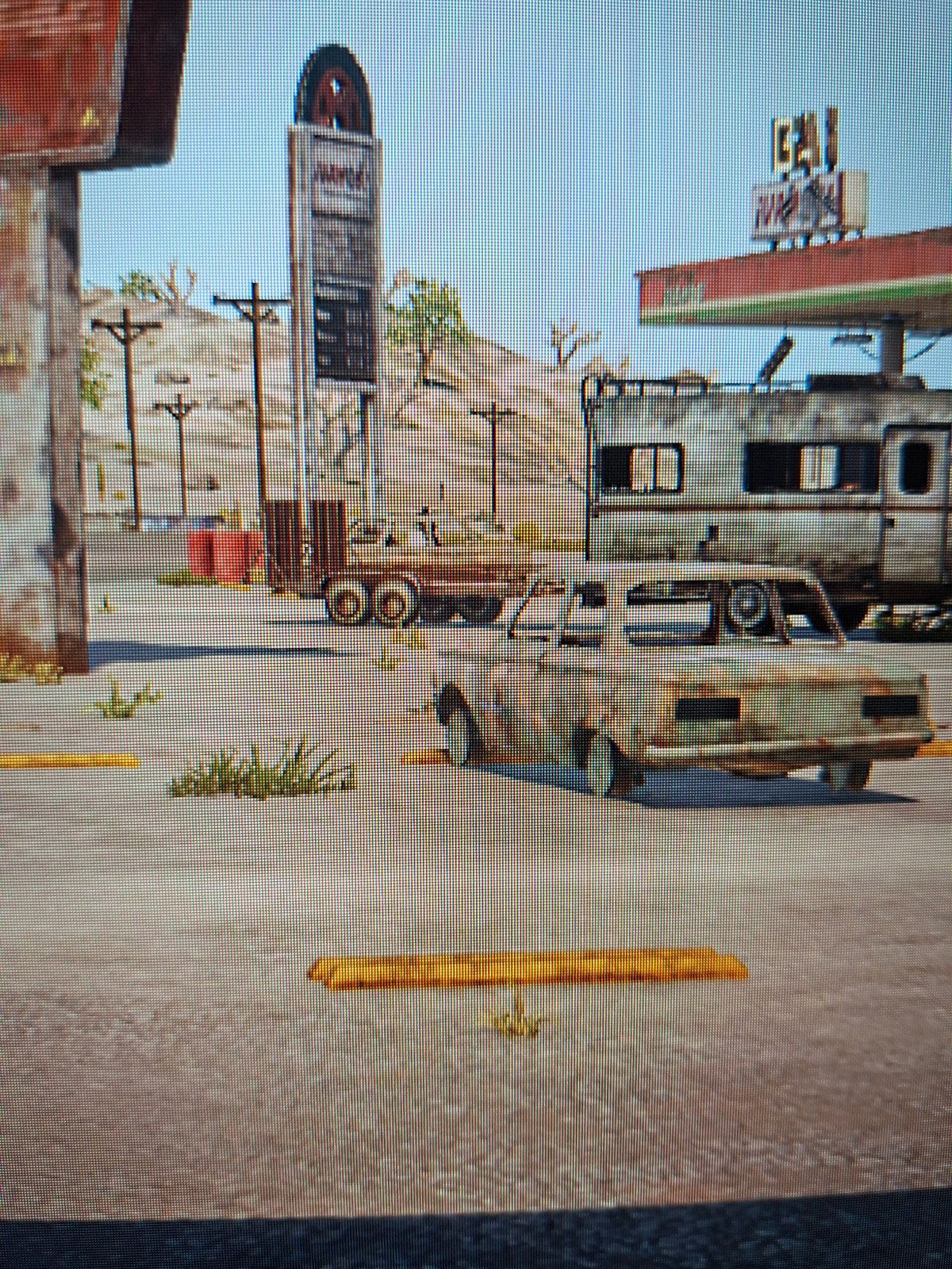 Random mix: gaming gear, desert flight, and retro casino sign