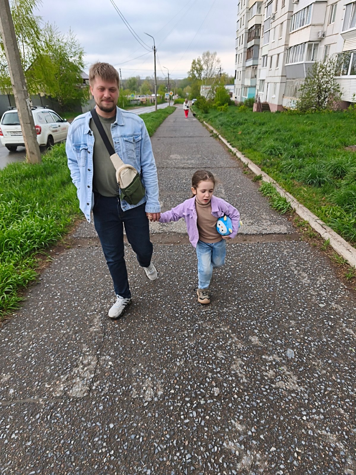 Ordinary afternoon life documented across Chaikovsky, Russia