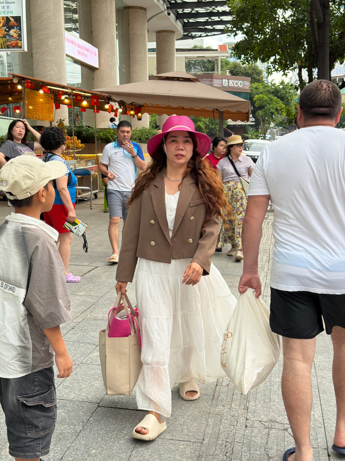 Morning street life and food scenes documented in Nha Trang