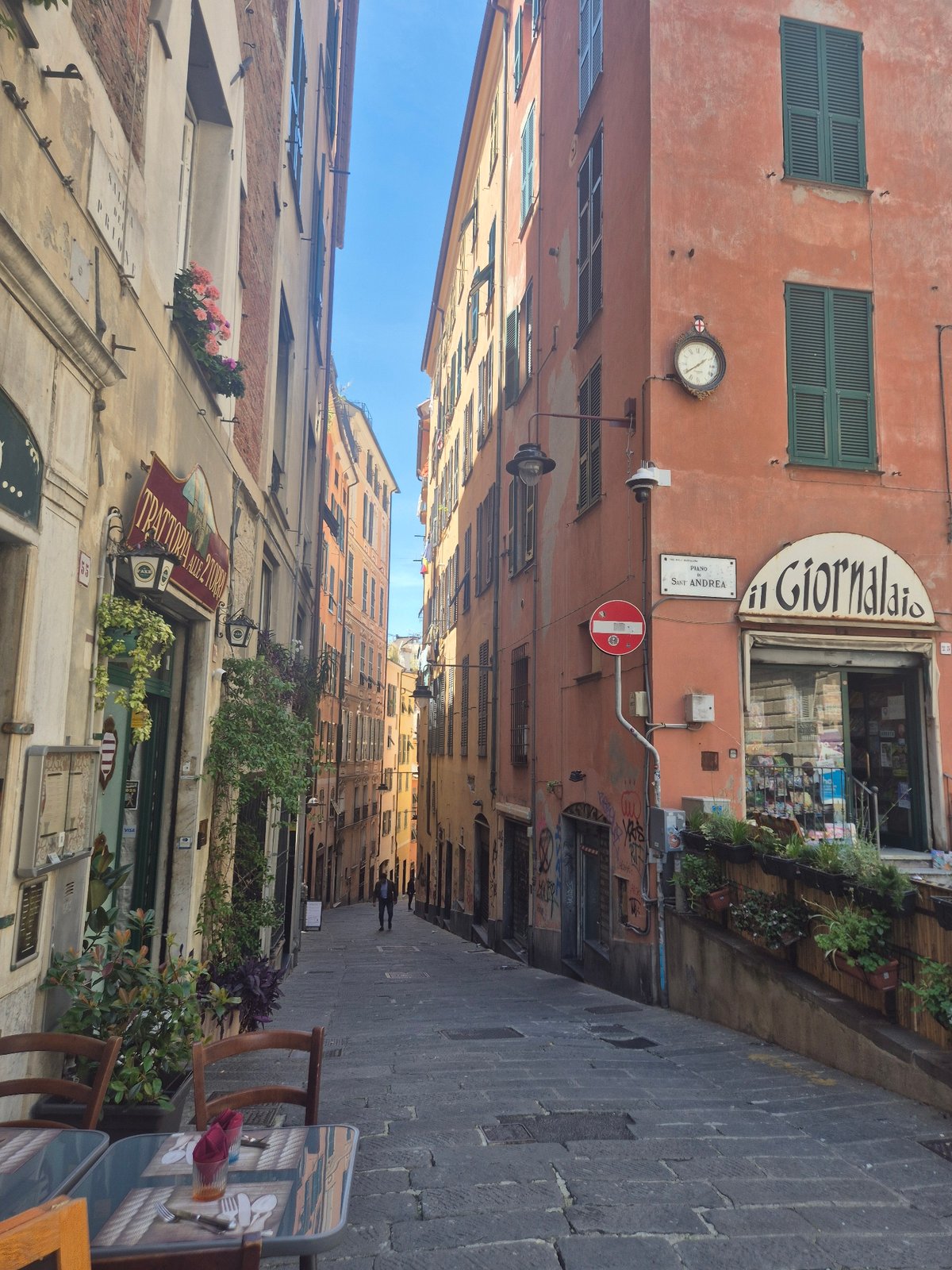 Street scenes documented in narrow Genoa thoroughfare