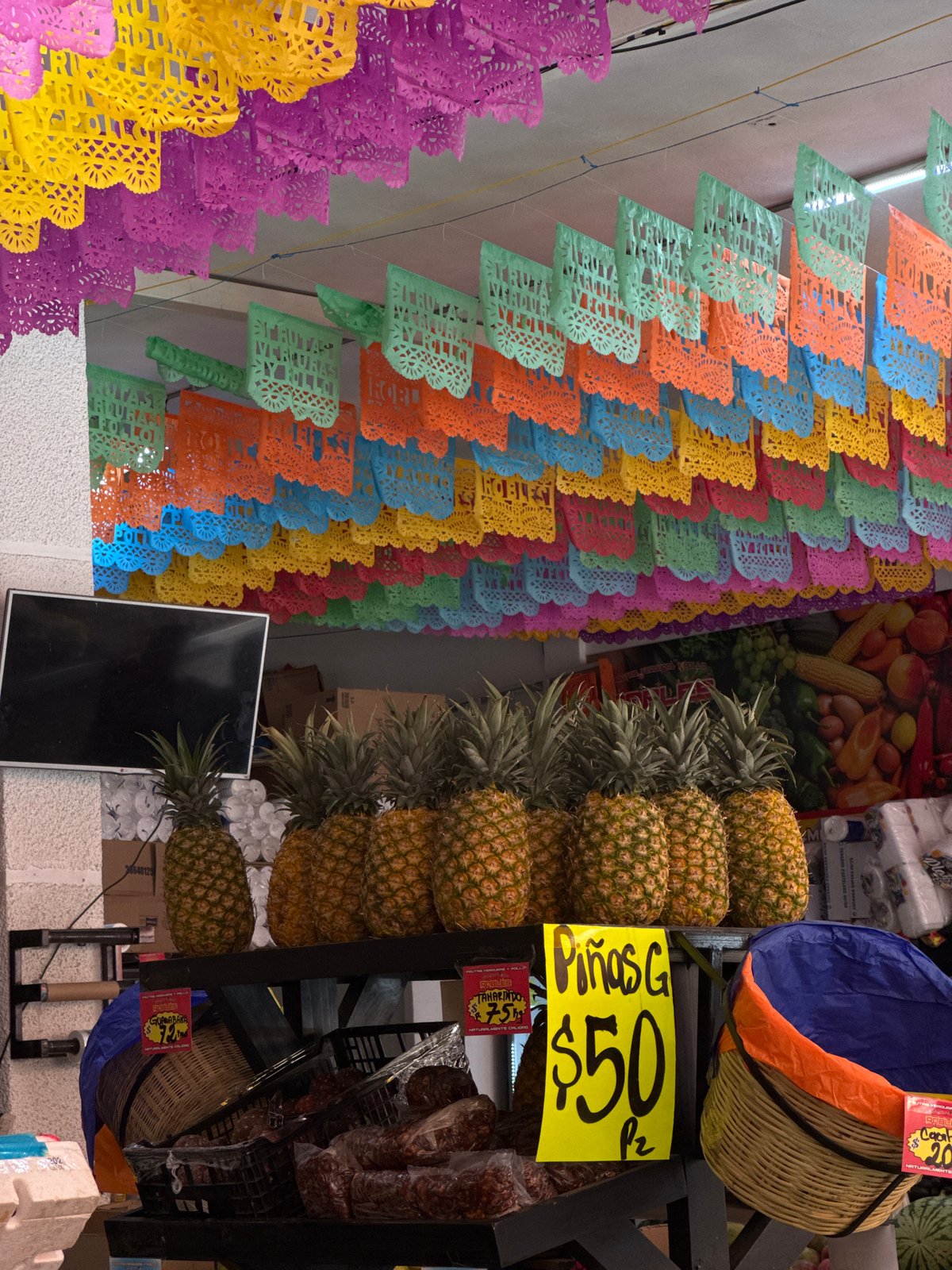 Fresh fruit market displays observed in Puebla, Mexico