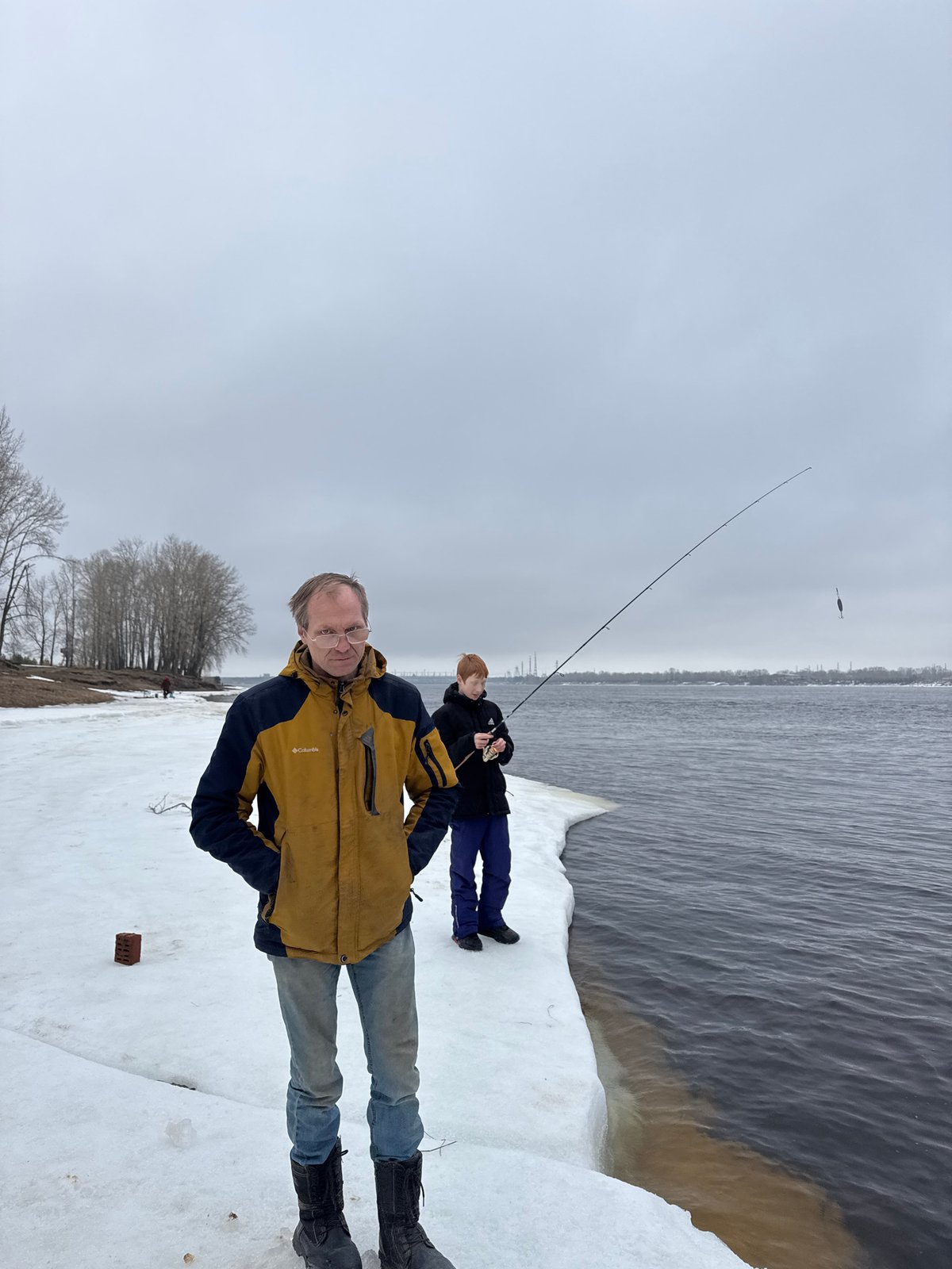 Winter fishing outing documented along Kama River in Chaikovsky