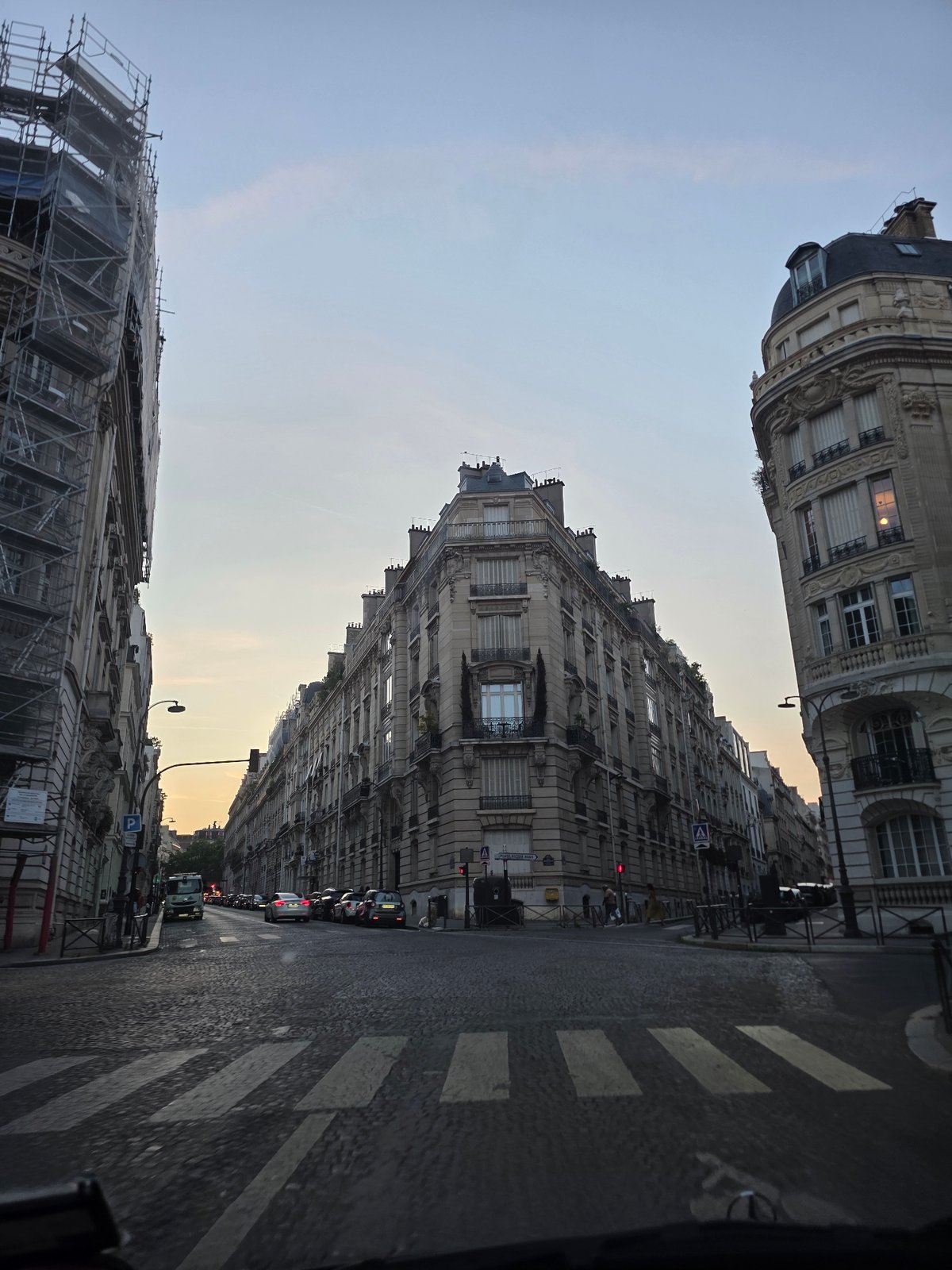 Evening tour around the Eiffel Tower and central Paris landmarks