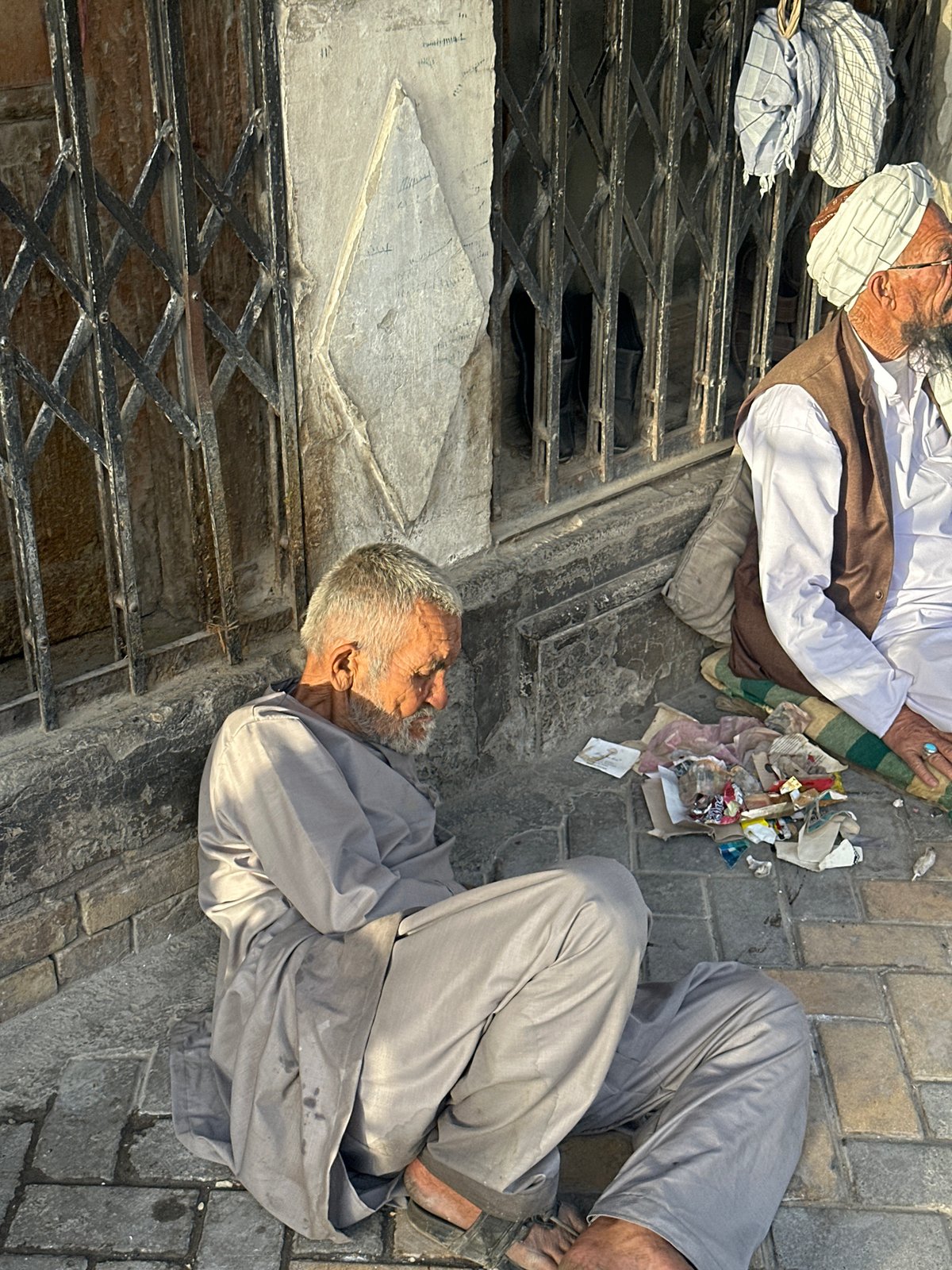 Daily street life documented in Quetta during midday hours