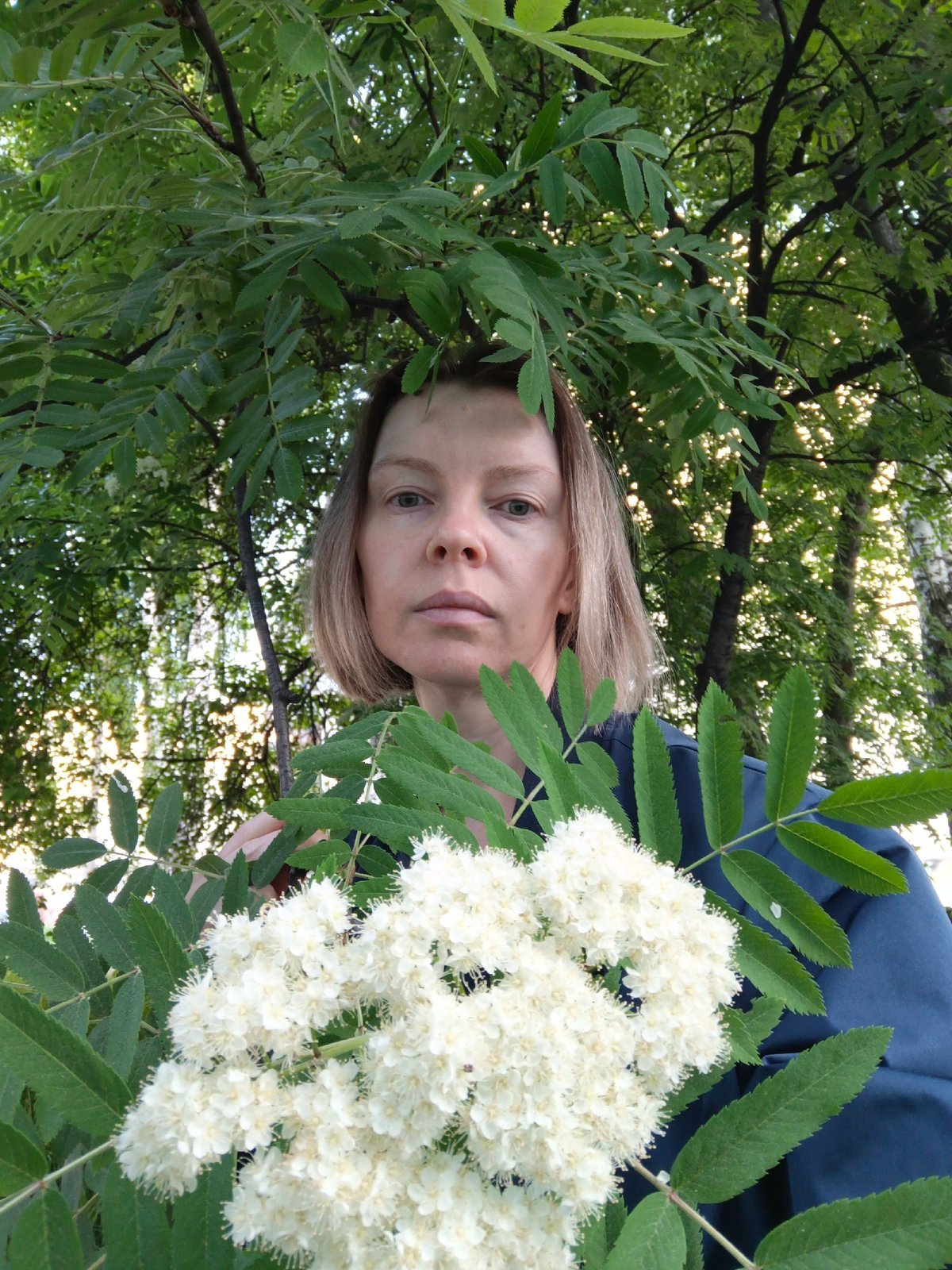 Spring evening captured in Chaikovsky: flowers, fishing, everyday moments