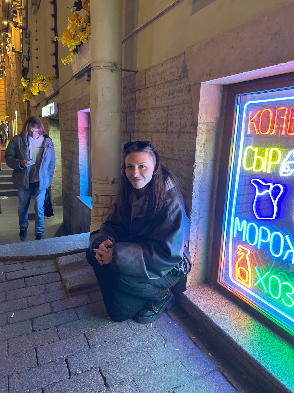 Routine nighttime pedestrian activity documented in Saint Petersburg