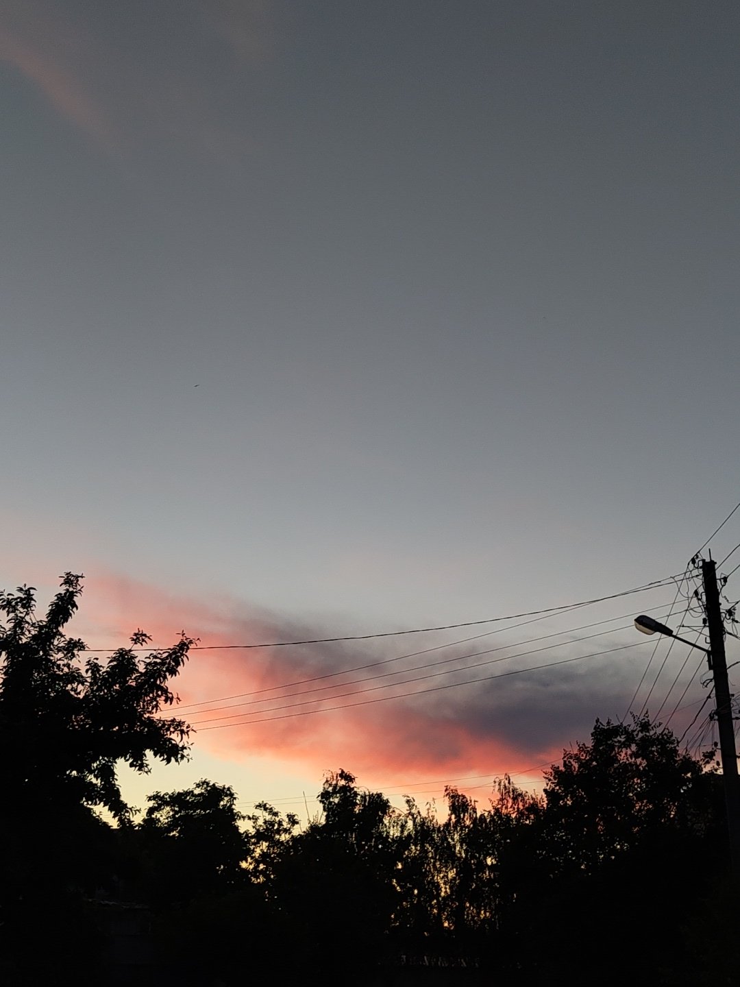 Witness documents dramatic sunset sky changes over 11 minutes