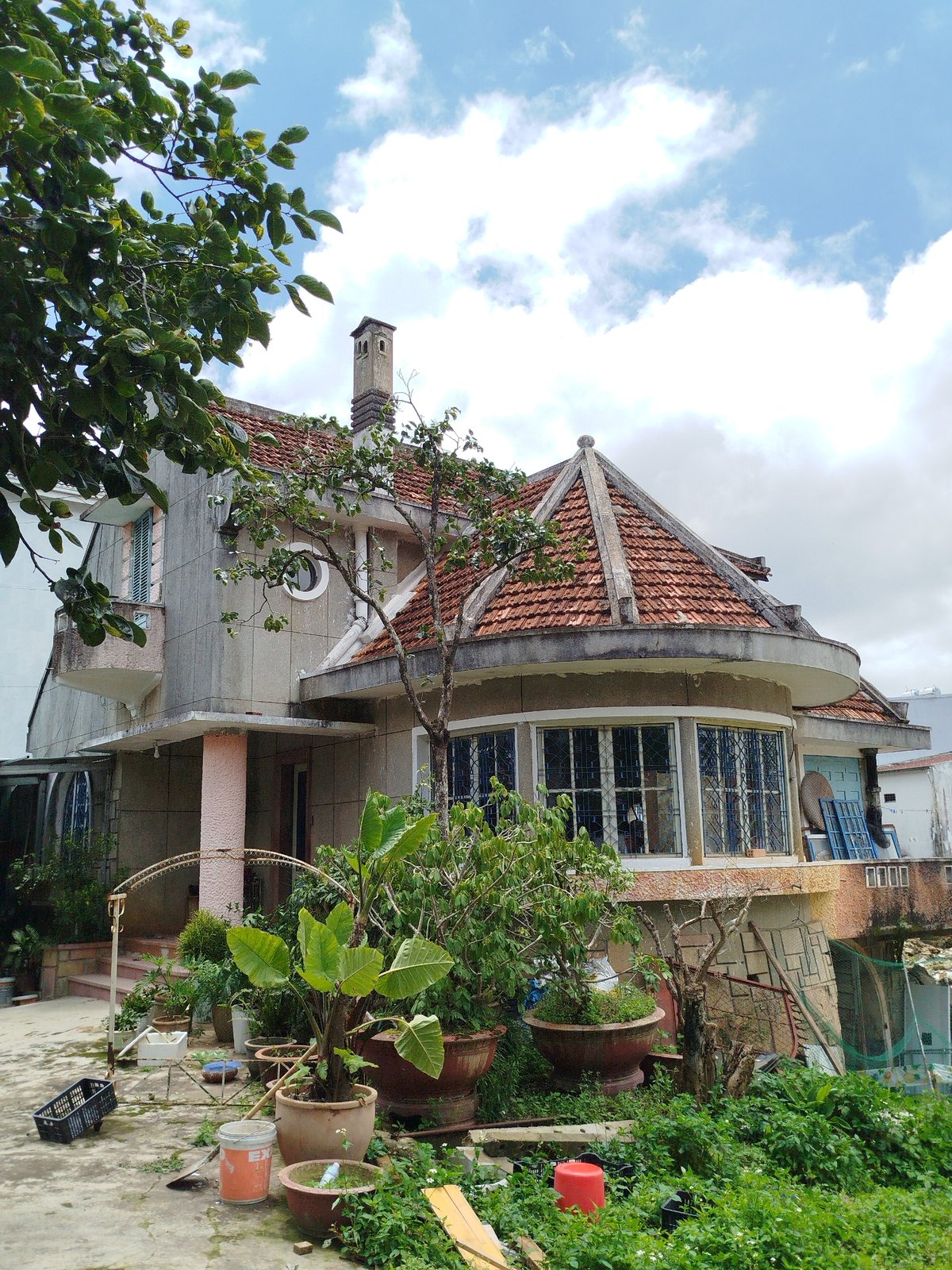 Morning stroll through Da Lat's streets, architecture, and daily life