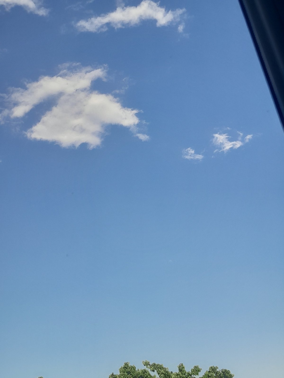 Warm day logged with sky shots and a text note.