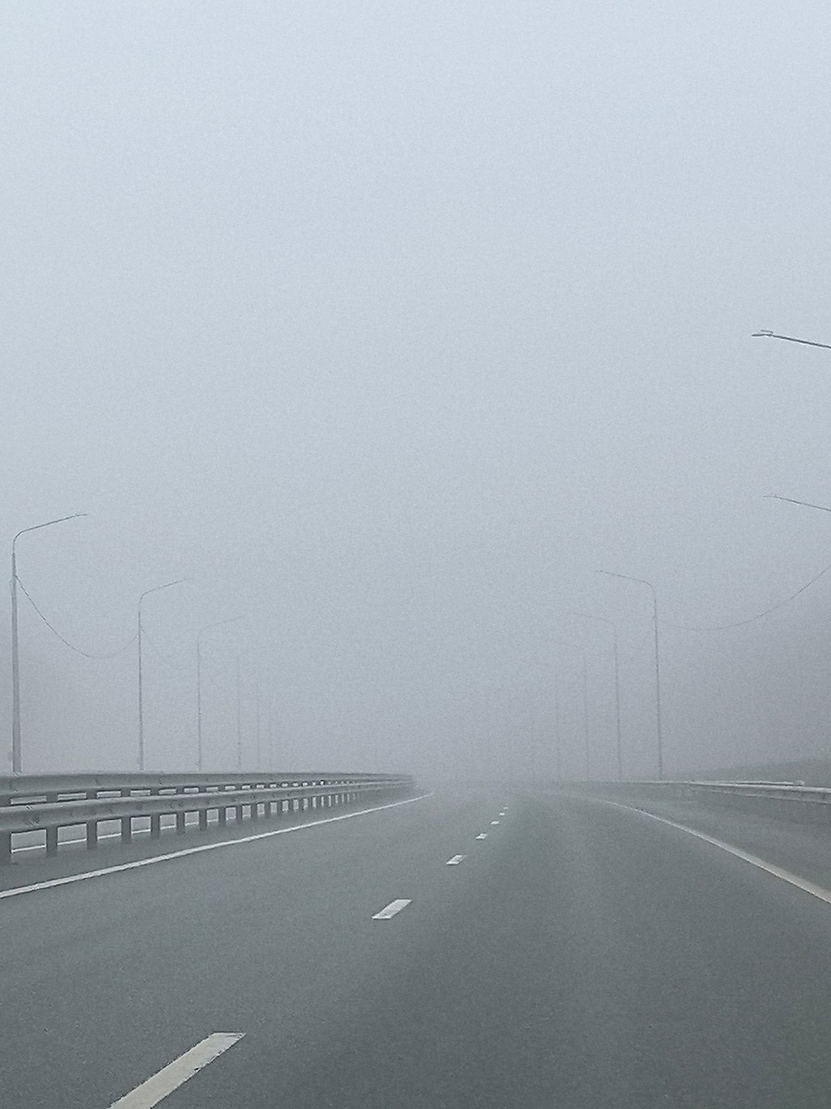 Foggy highway conditions observed in Сапуголи, Russia