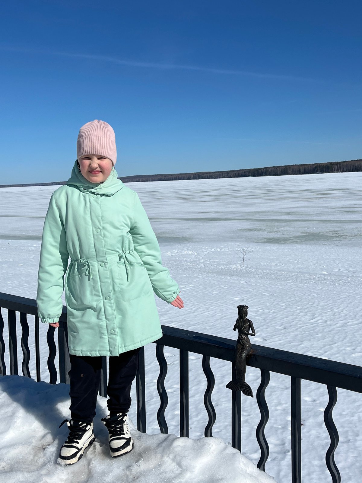 Daily life documented across Chaikovsky, Russia during winter thaw