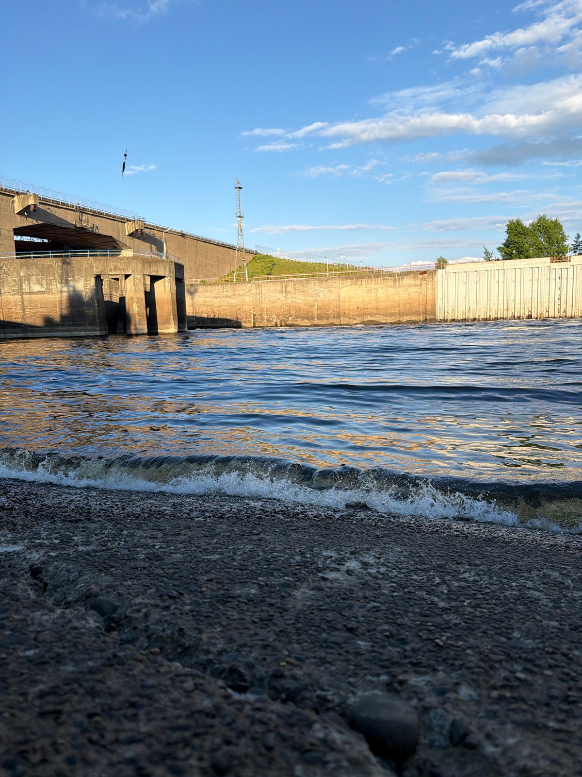 Afternoon fishing session yields small catches at Kama River dam