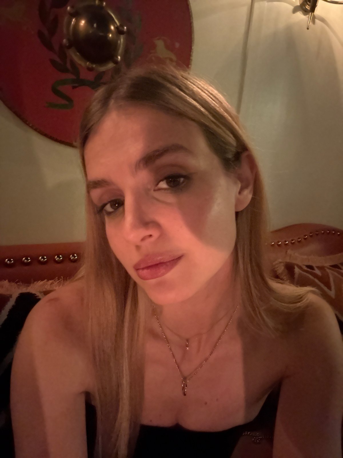 Woman in black dress spotted at Tbilisi building