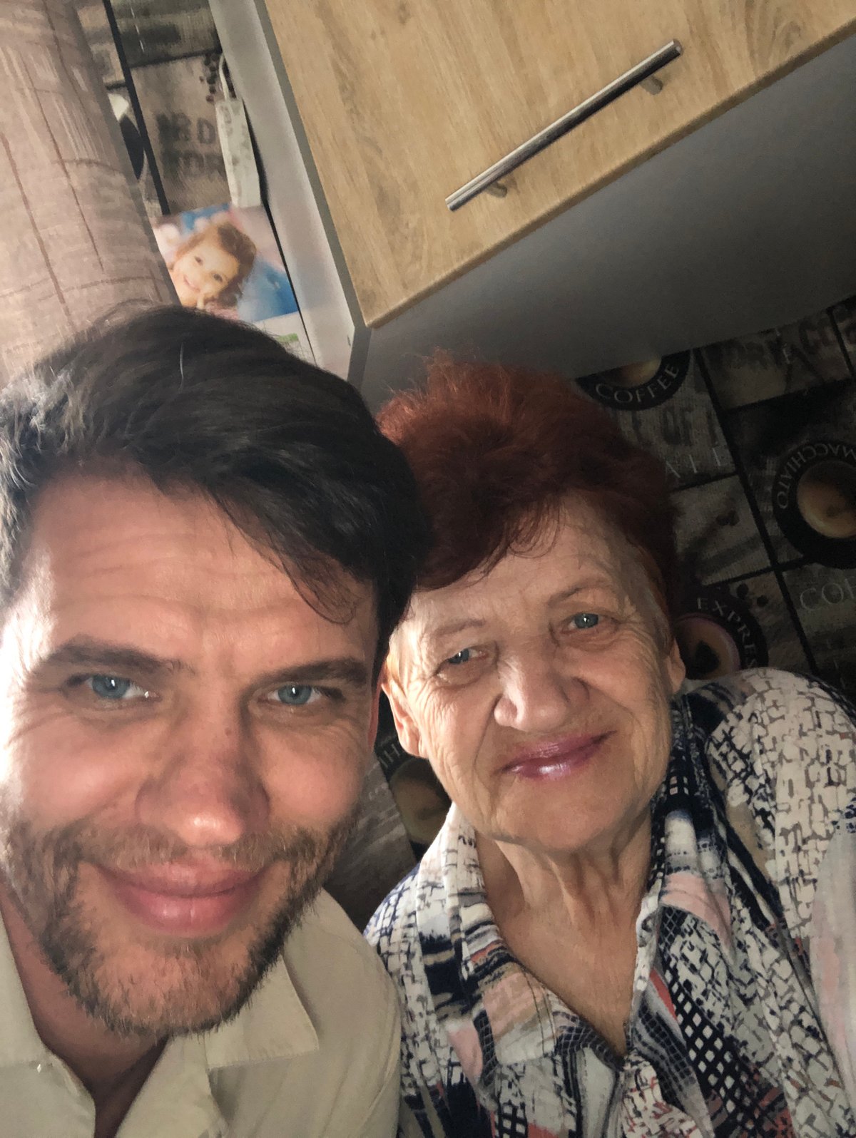 Family gathering documented in Russian home morning photos