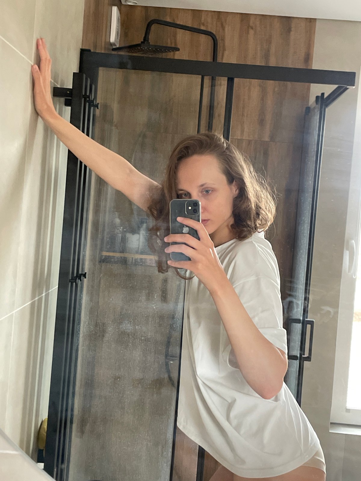 Woman takes multiple bathroom selfies in Подшивалово, Russia