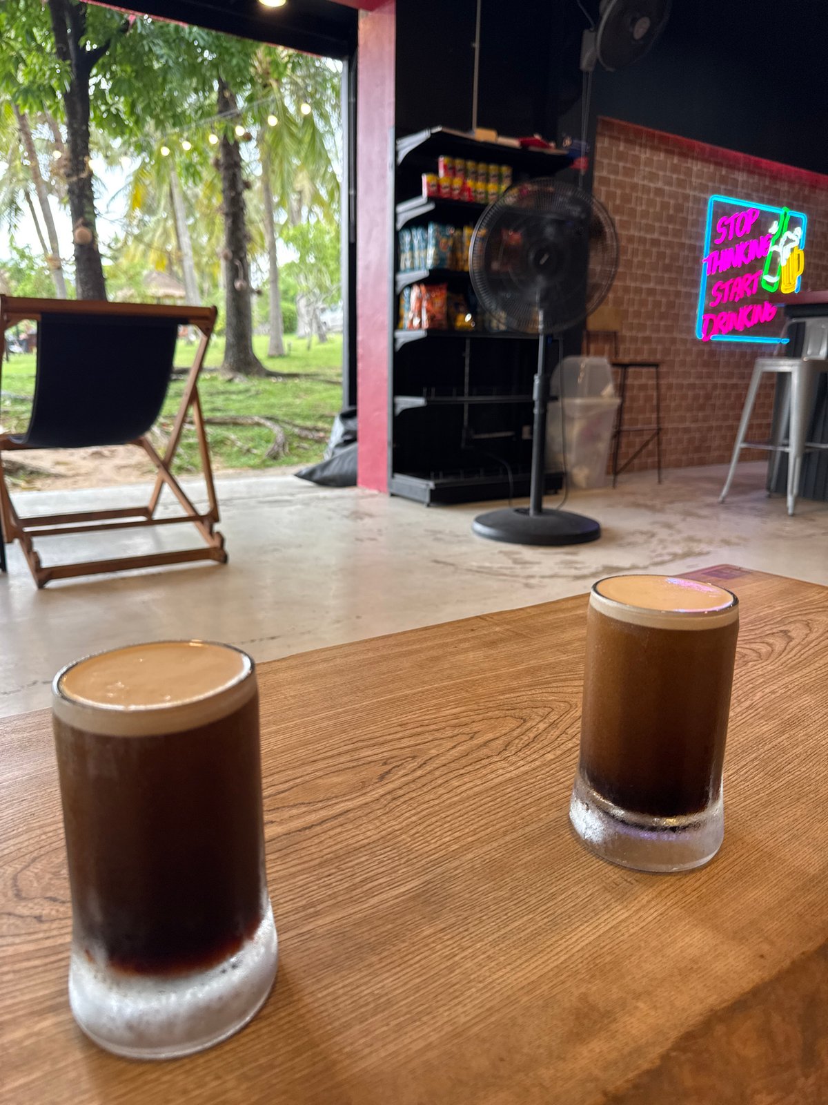 Morning stroll through Ban Bang Rak captures everyday Thai life