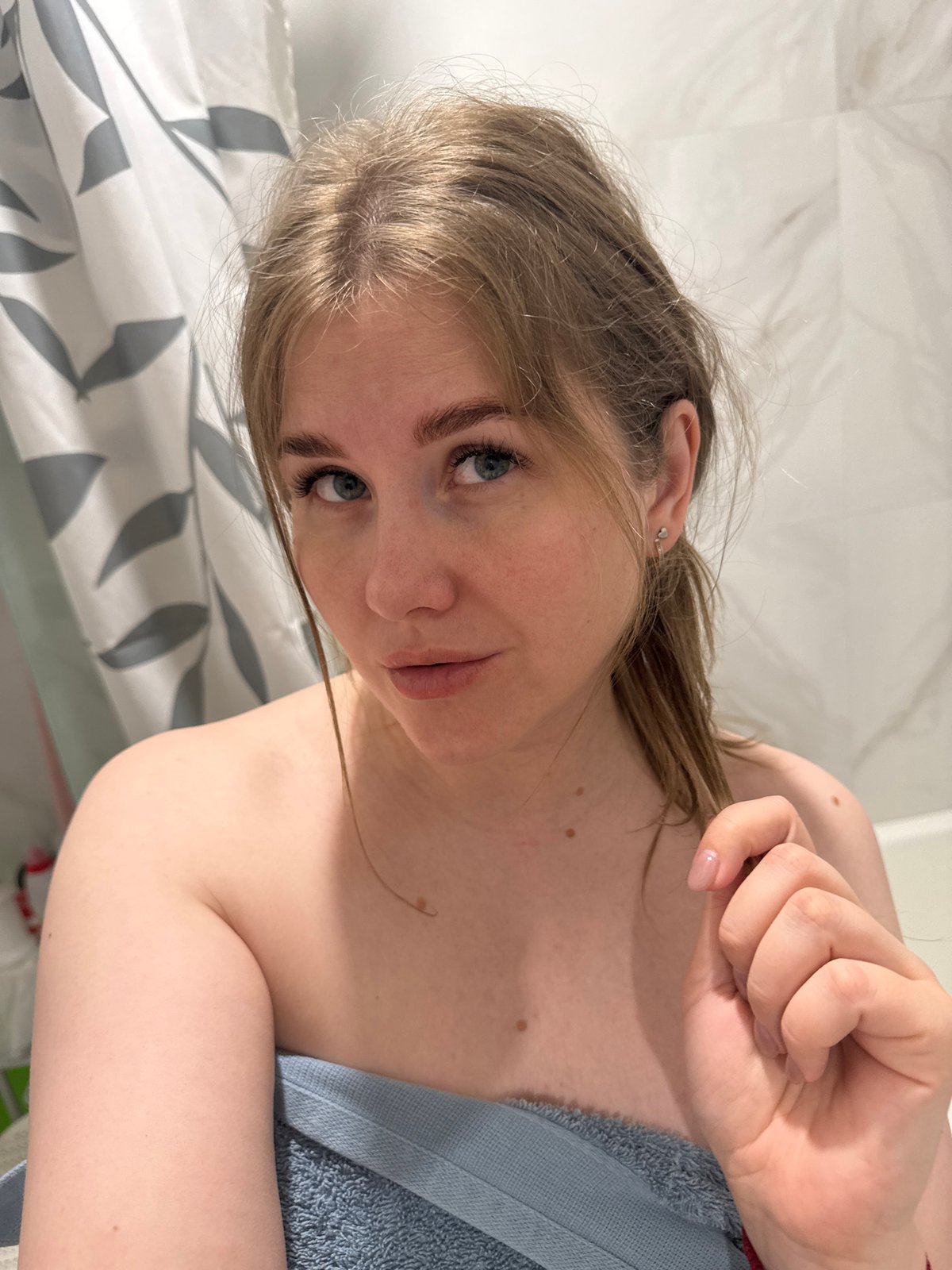 Woman takes bathroom selfies in Ферма, Russia
