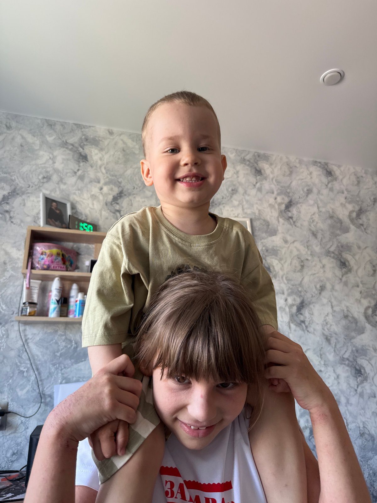 Siblings pose for indoor photo in Rusanovo, Russia