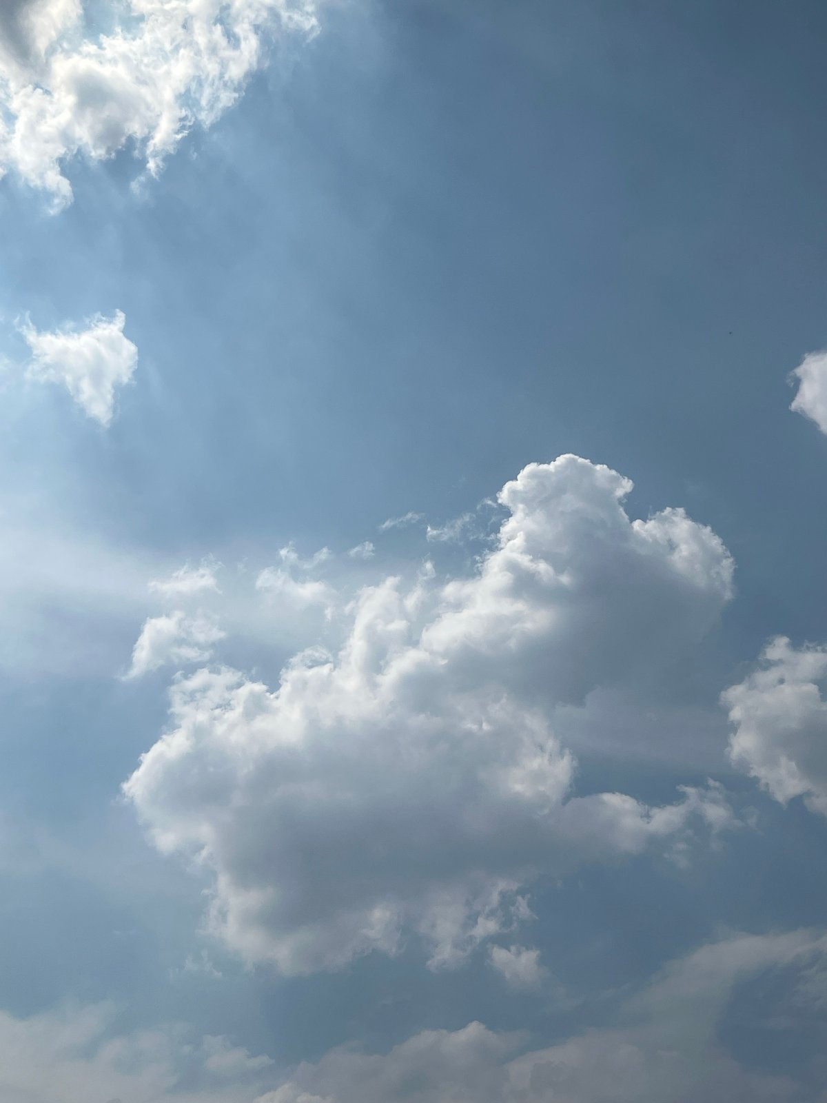 Mixed cloud formations observed over Mexico City skies