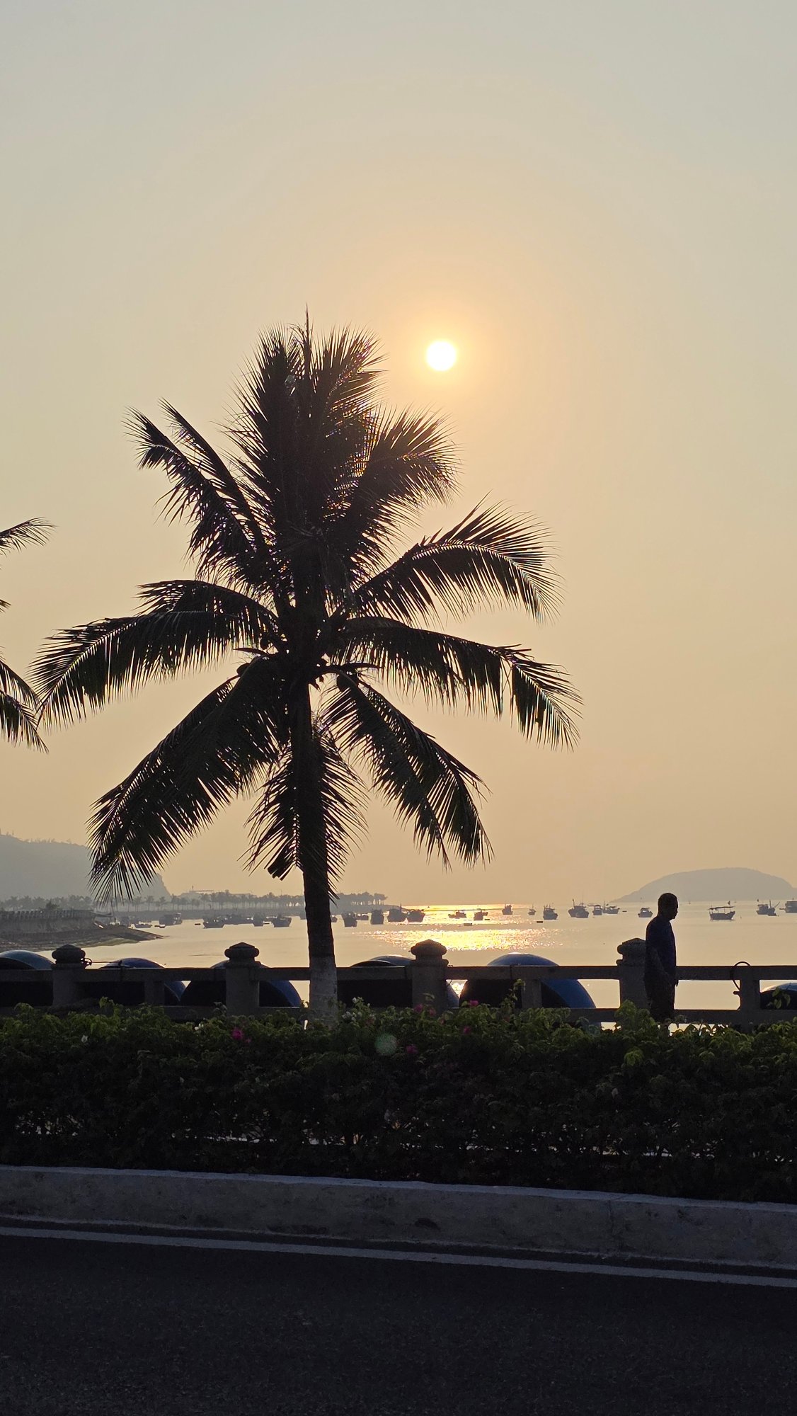 Sunset scenes captured along Bắc Nha Trang waterfront