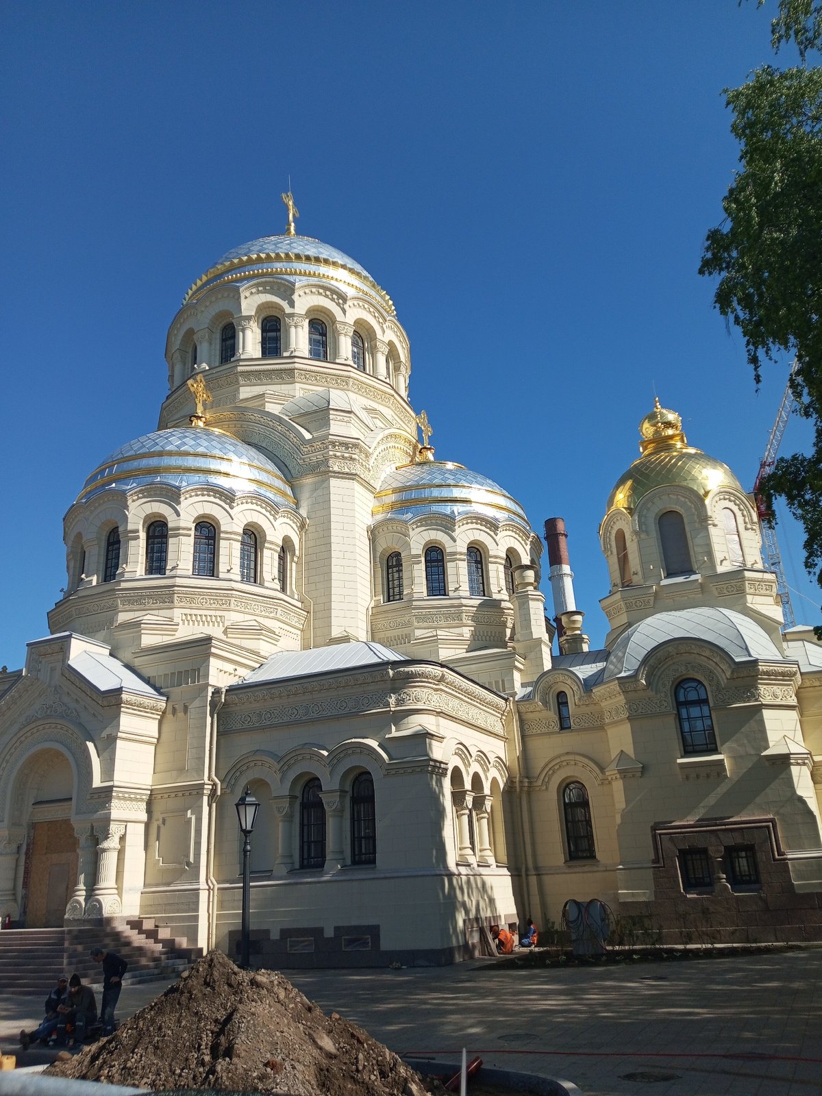 Saint Petersburg landmarks and street scenes documented during sunny afternoon