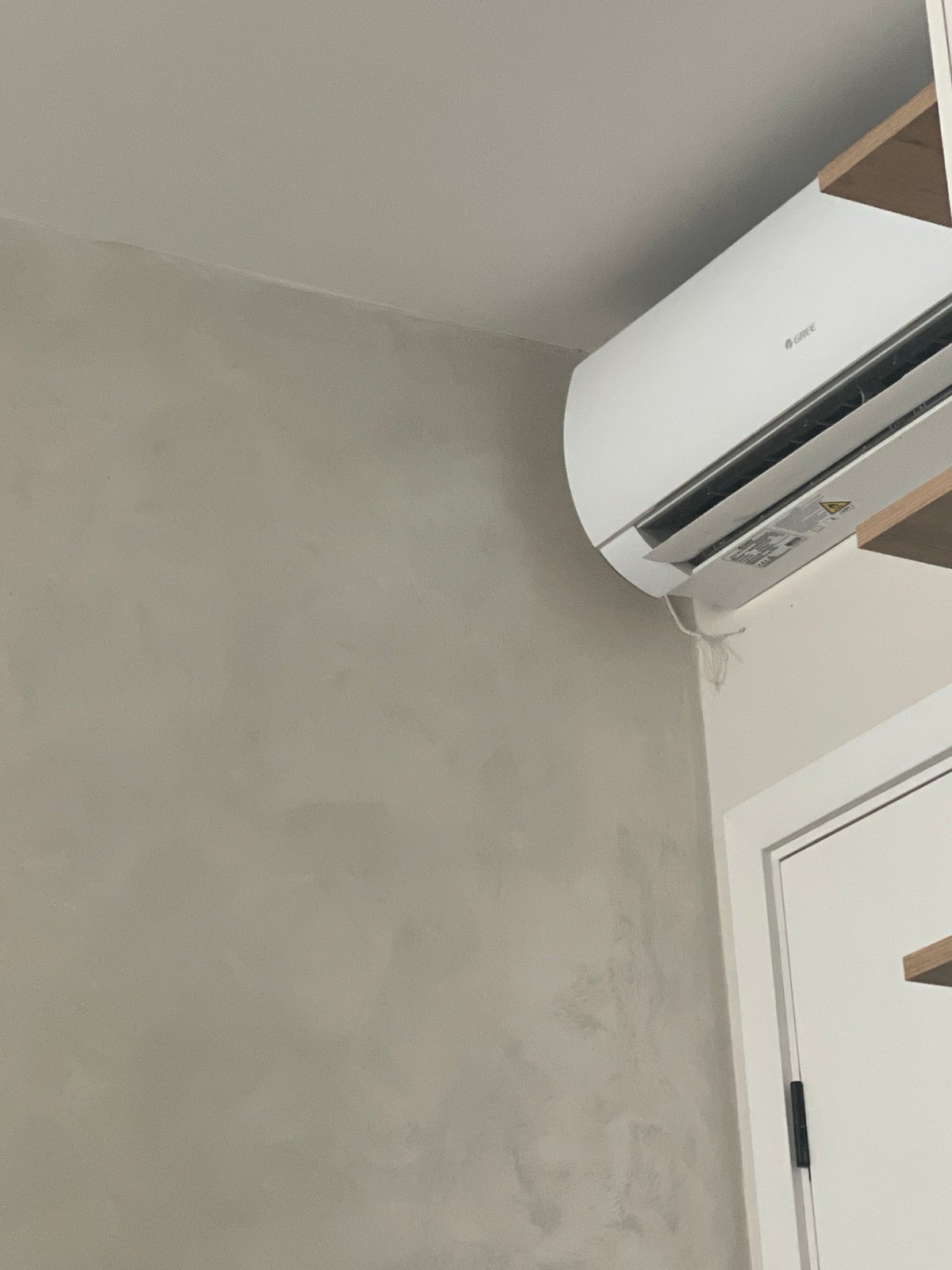 GREE air conditioning unit spotted in Sofia room corner