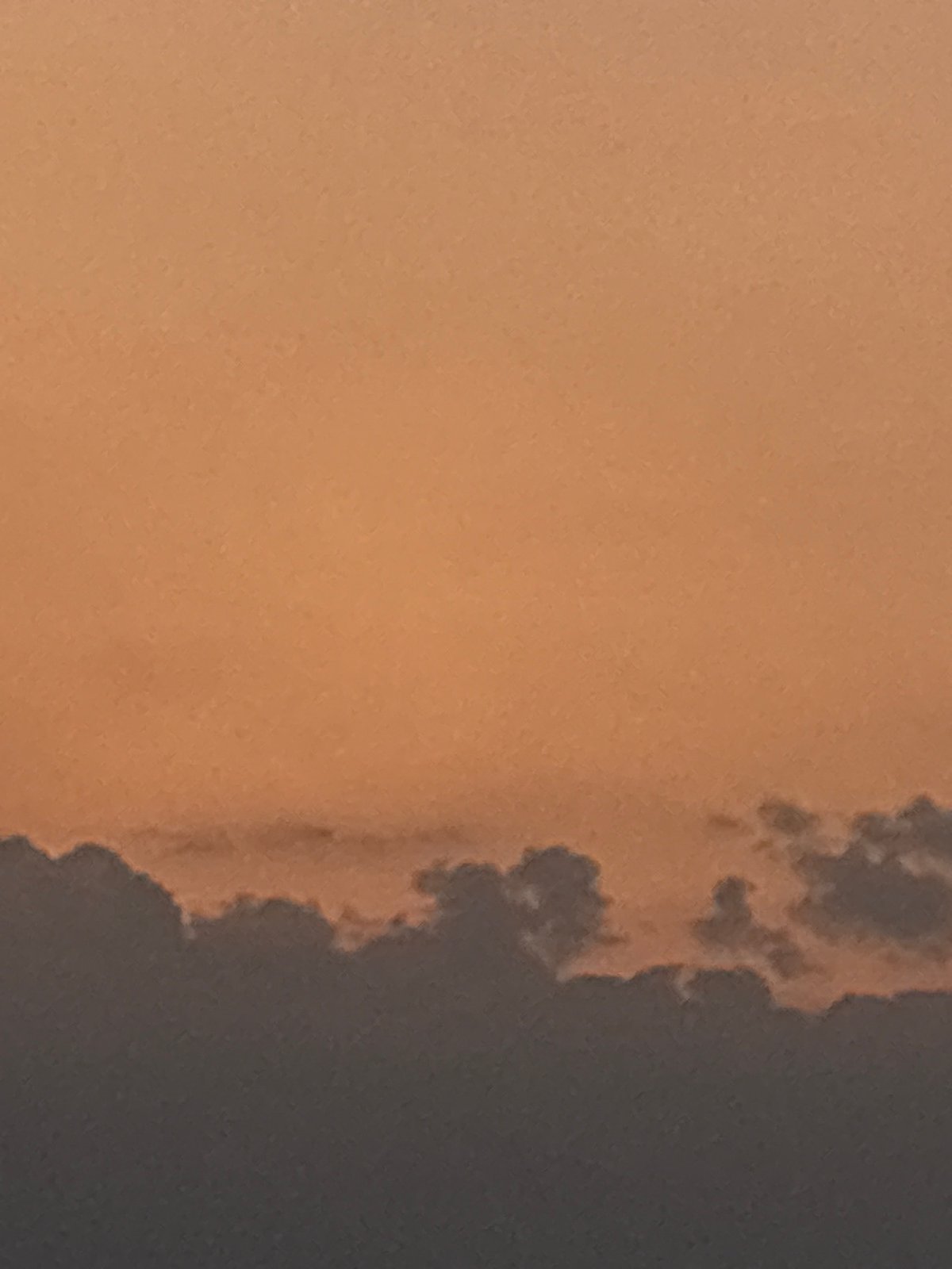 Mexico City resident captures dramatic sunset sky transition