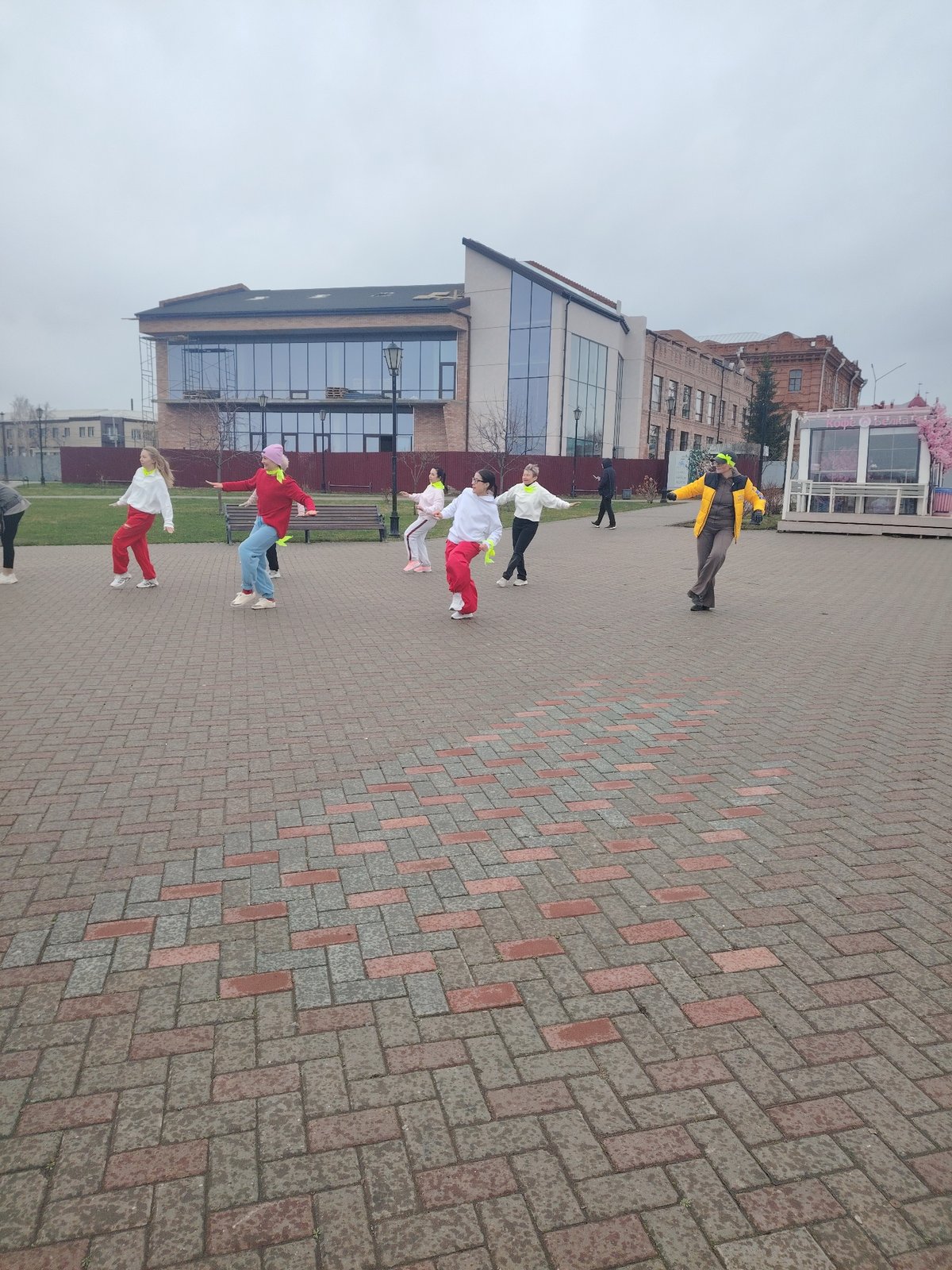 Morning life documented across Sarapul, Russia public spaces