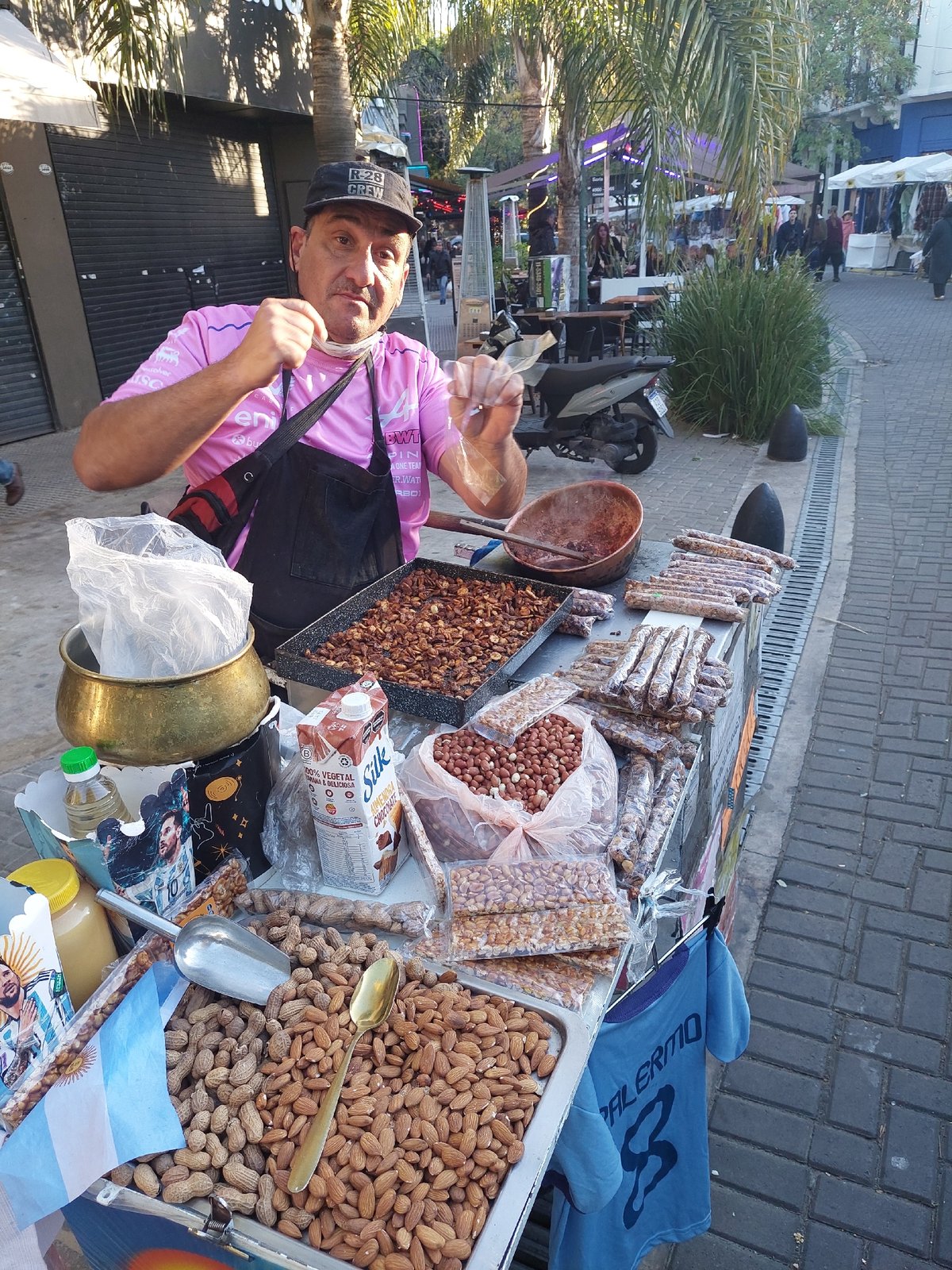 Weekend street market draws crowds in Buenos Aires Palermo
