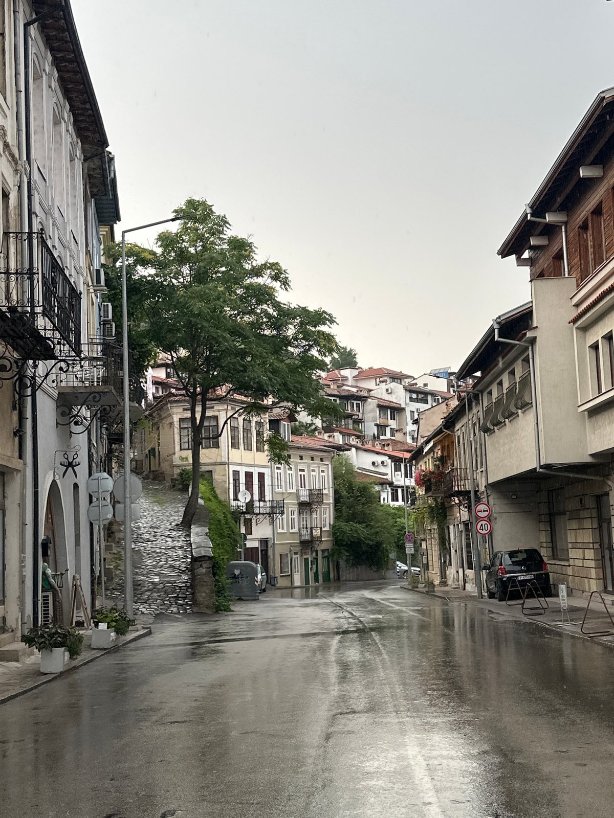 American muscle cars roll through rainy Veliko Tarnovo streets