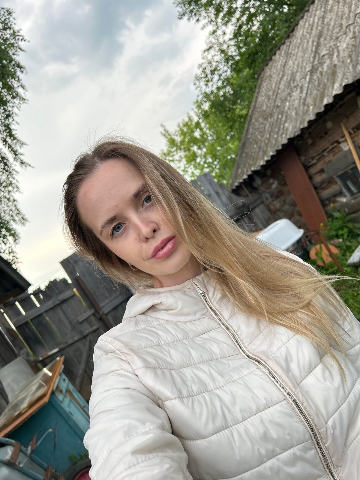 Rural afternoon with puppy photos and backyard barbecue in Russia