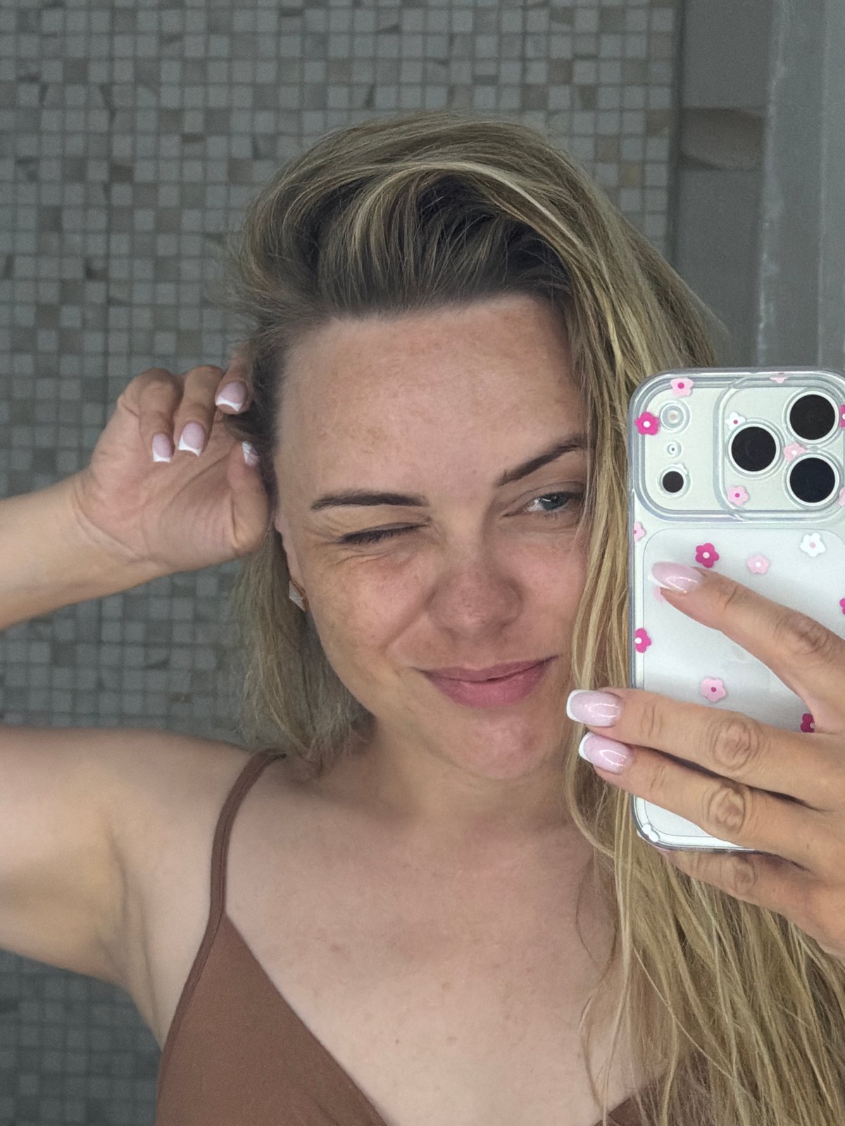 Woman documents personal grooming routine in Votkinsk bathroom