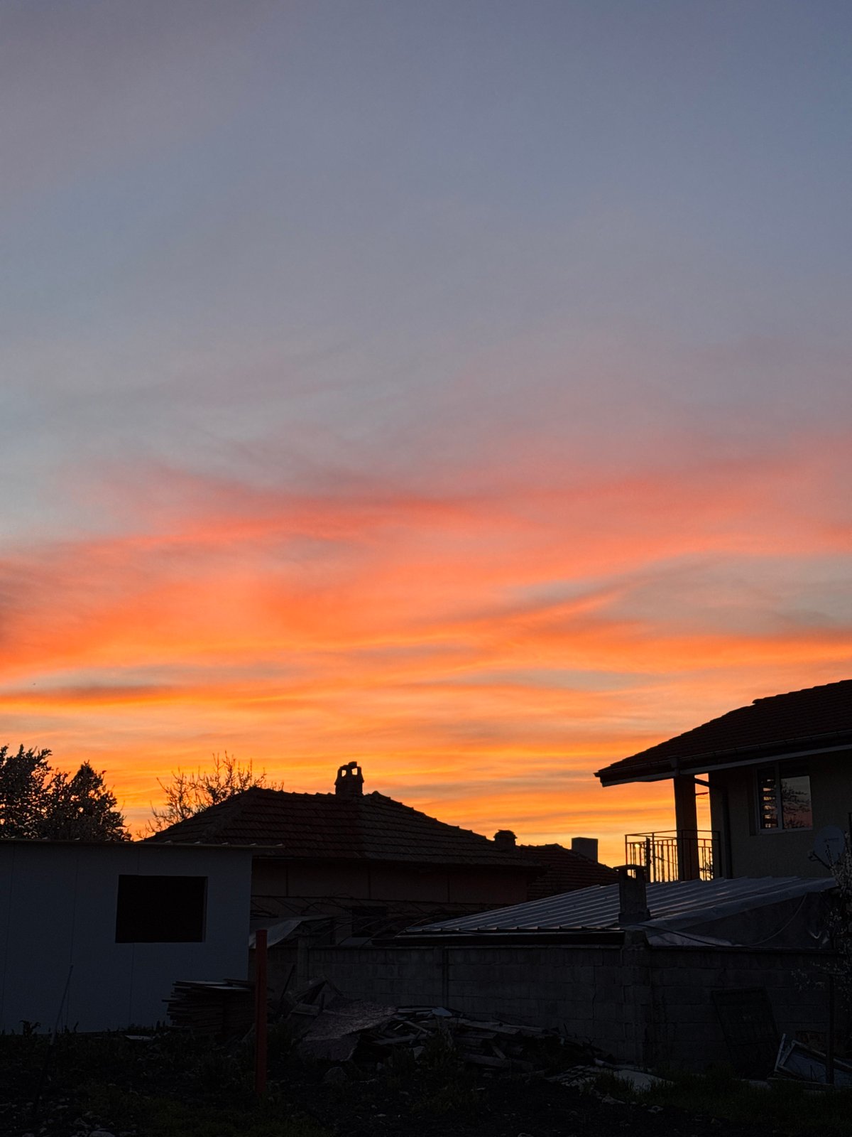 Sunset observed across Dobrich, Bulgaria by multiple witnesses
