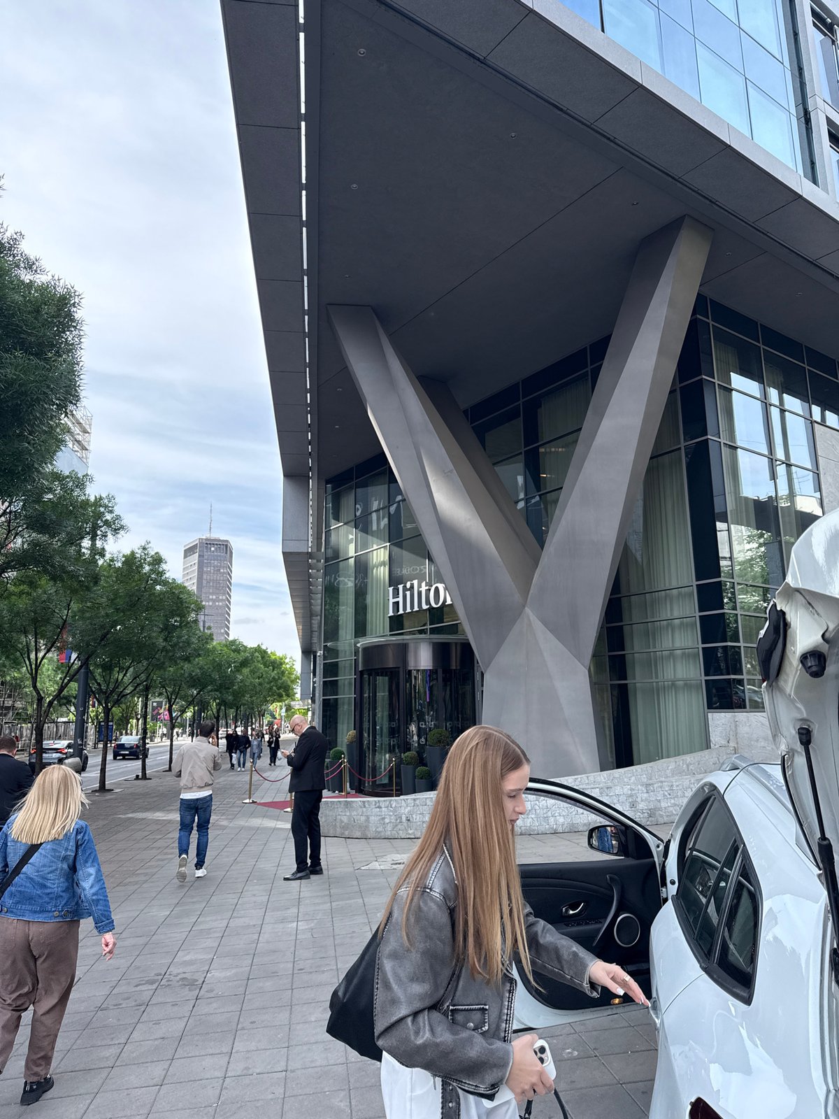 Women spotted at Belgrade hotel and indoor venue