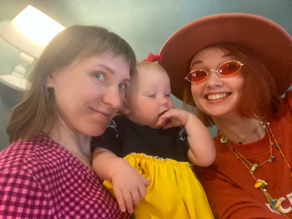 Family moments captured in morning photos in Yekaterinburg