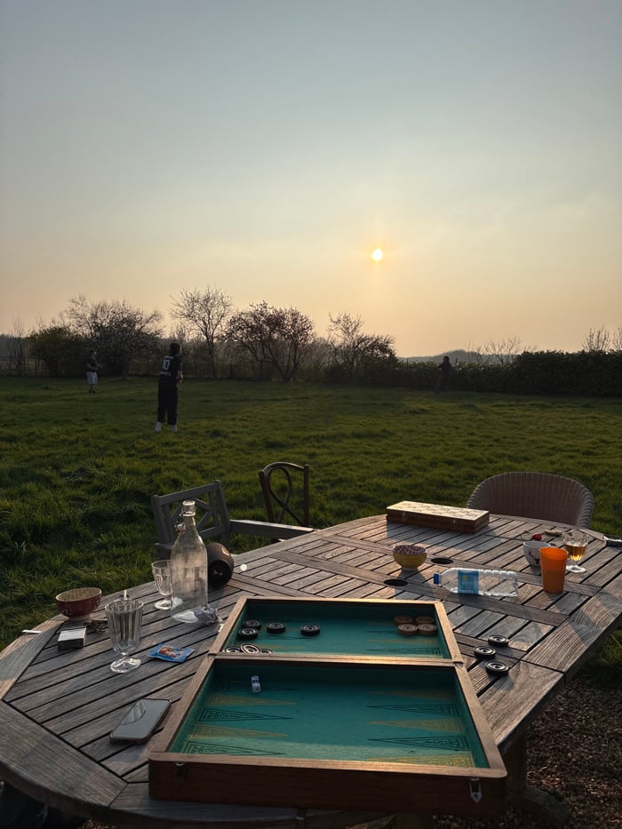 Sunset recreational gathering documented in Bû, France