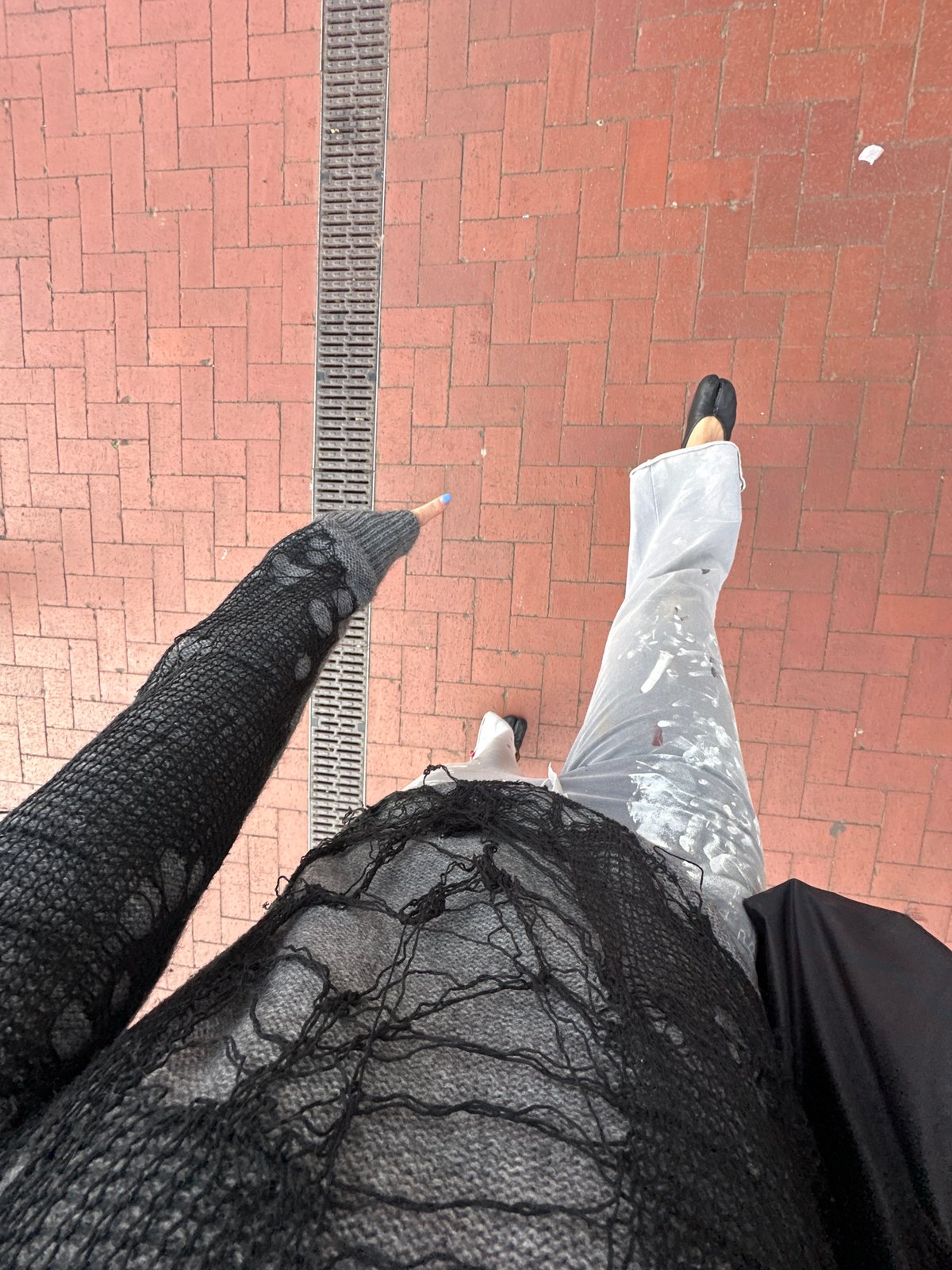 Paint-splattered figure spotted across Tonbridge locations in morning hours