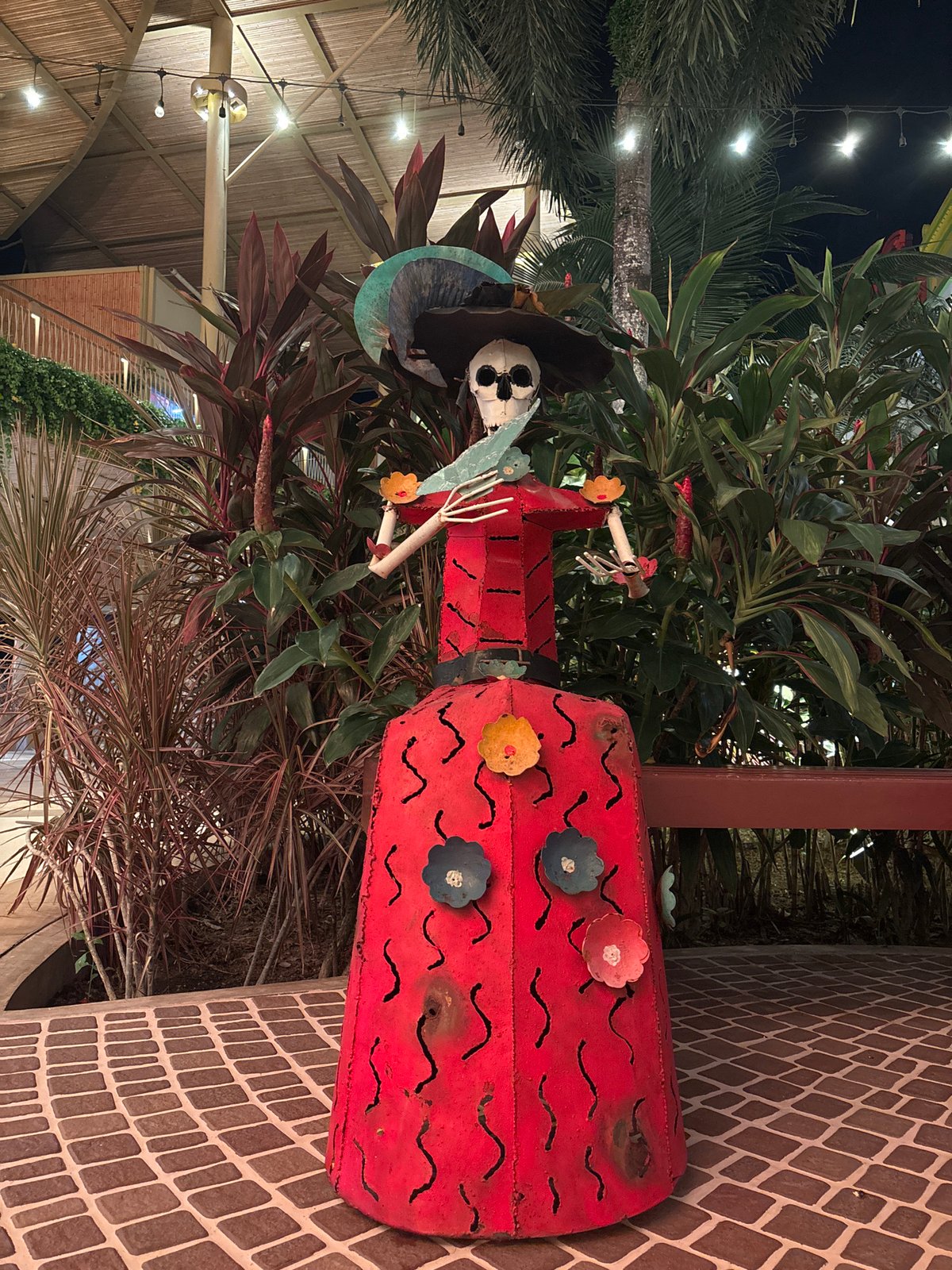 Day of Dead skeleton sculpture spotted in Thailand