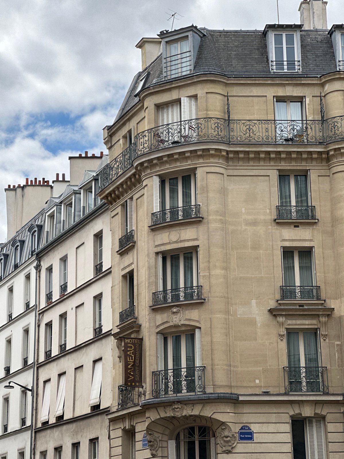 Strolling the 7th arrondissement: Le Bon Marché to Vaneau metro