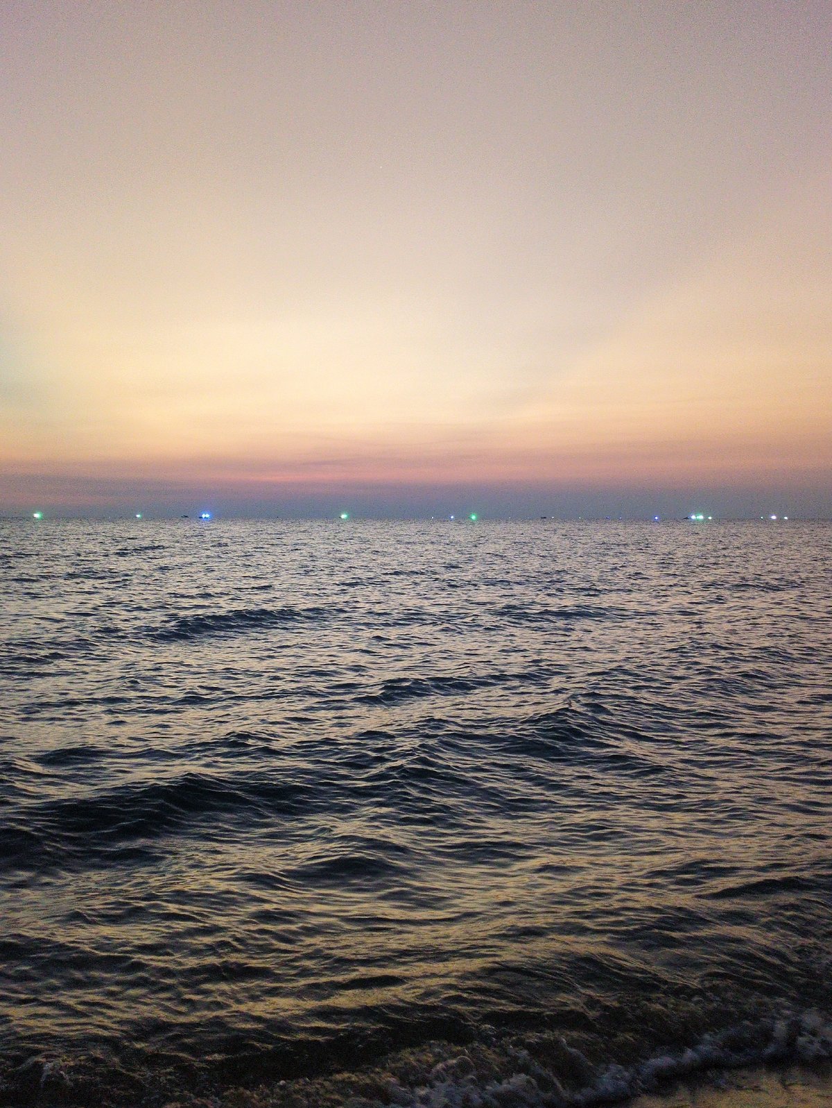 Dawn coastal scenes documented across Phú Quốc beaches
