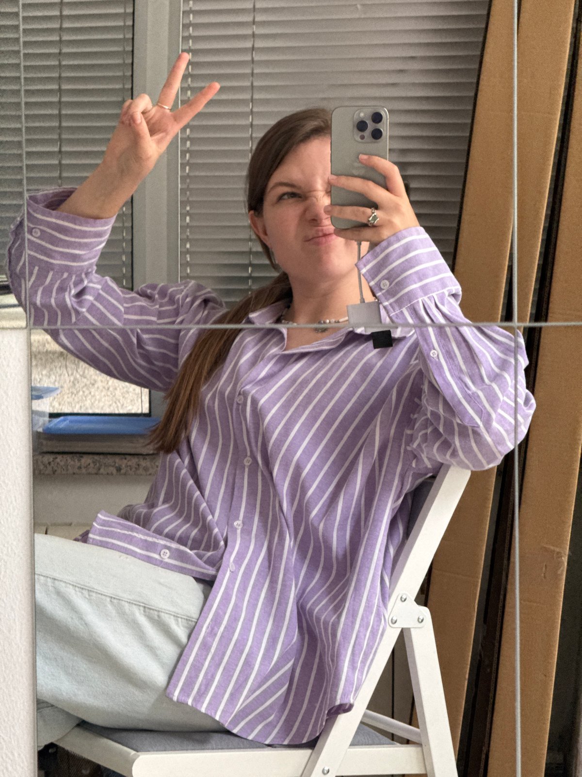 Person makes peace sign in mirror selfie in Belgrade