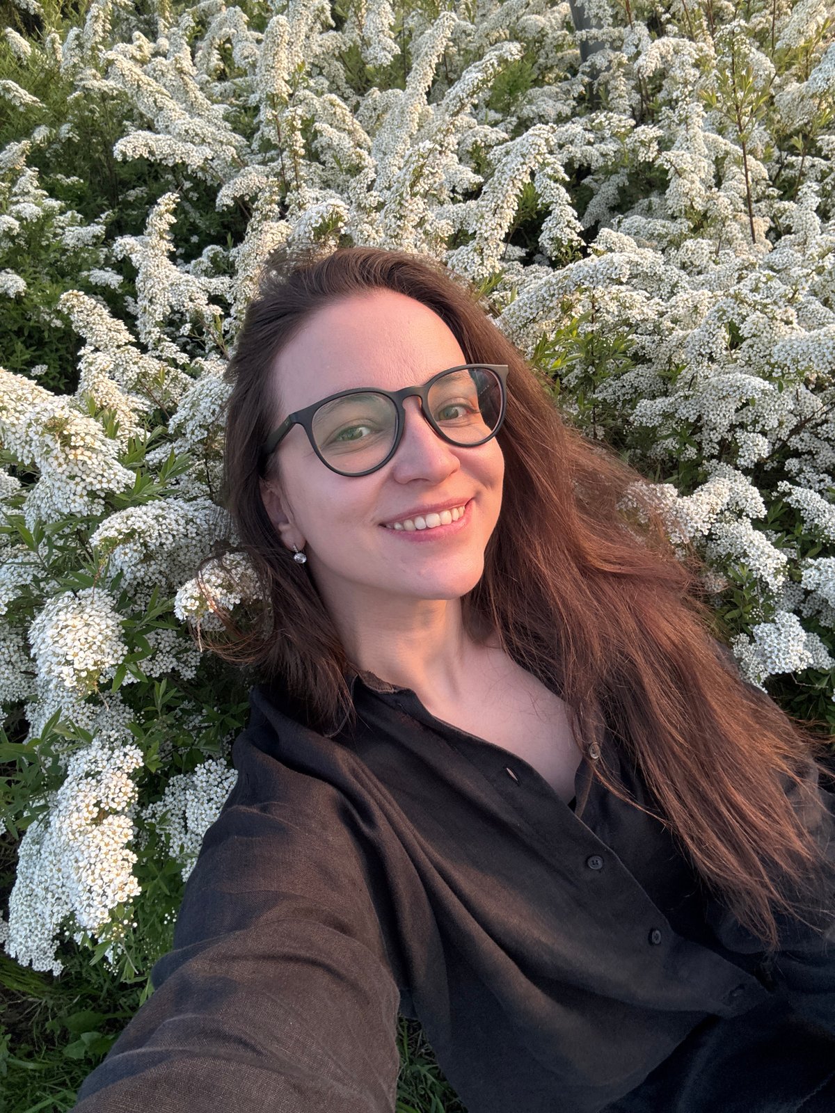 Woman photographed during spring sunset session in Nizhny Novgorod
