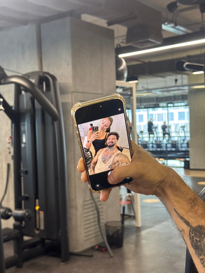 Couple documents gym session with selfies at Bangkok fitness center