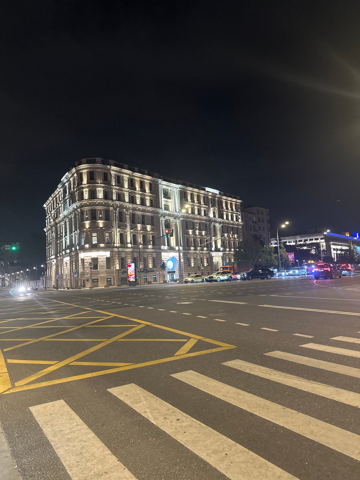 Yandex delivery robot on a Moscow street at night