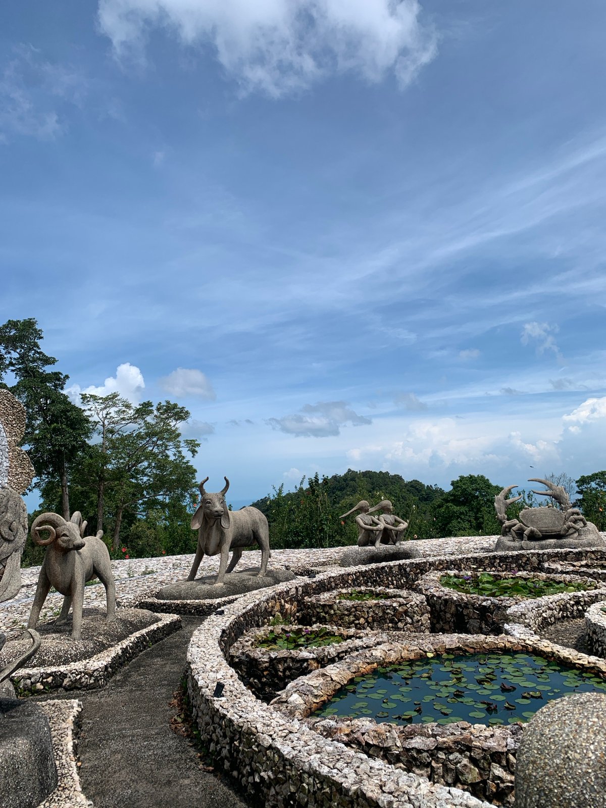 Tourist captures Magic Garden sculptures and Silver Pagoda in Ko Samui