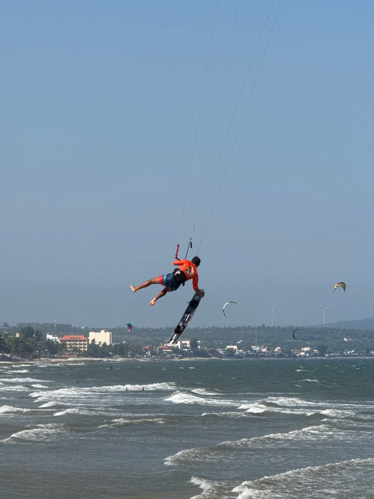Busy kitesurfing morning on the Mũi Né coastline