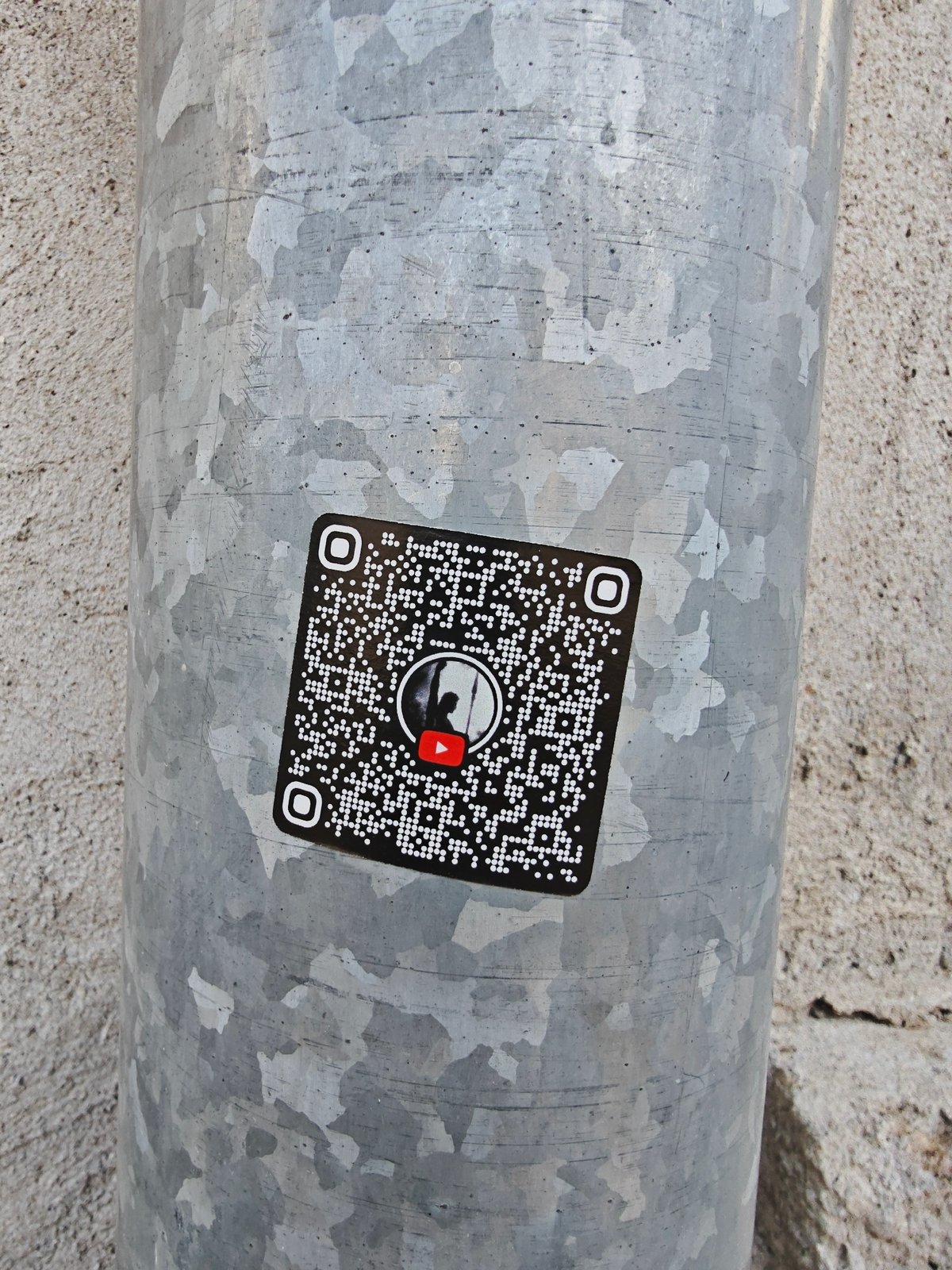 QR Code With YouTube Logo Found on Pole in Ruse