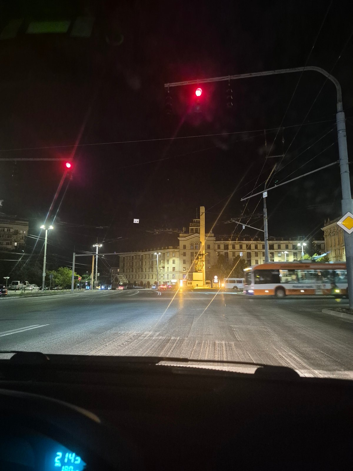 Evening drive through Chișinău streets captured on video