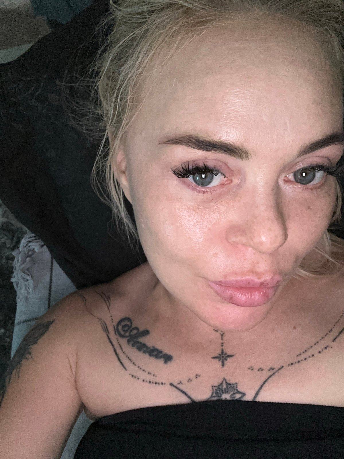 Witness captures 30 portrait photos of blonde woman over 45 minutes