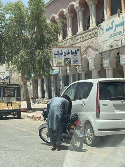 Morning rush hour activity documented in Kandahar streets